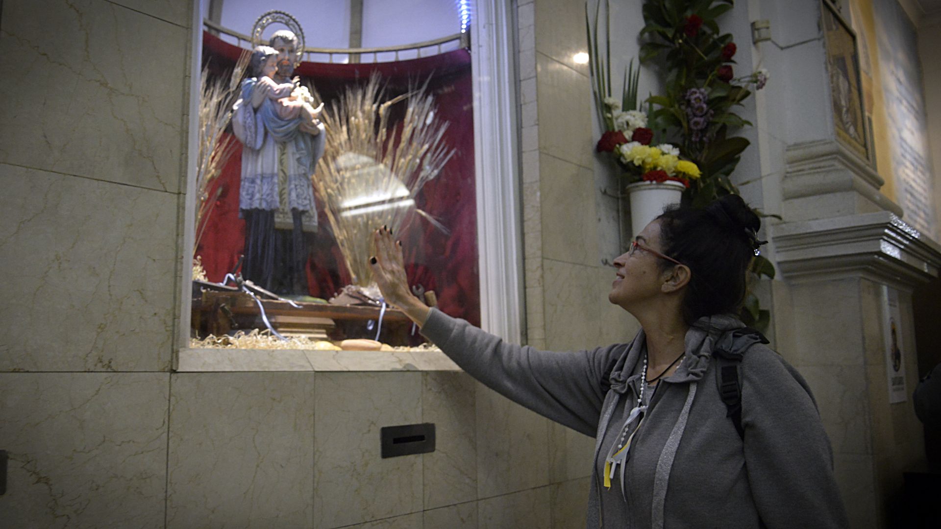 La iglesia permanecerá abierta todo el miércoles, y habrá misa cada hora desde las 4 hasta las 23, además del servicio de bendiciones y confesiones permanente dentro y fuera del templo.