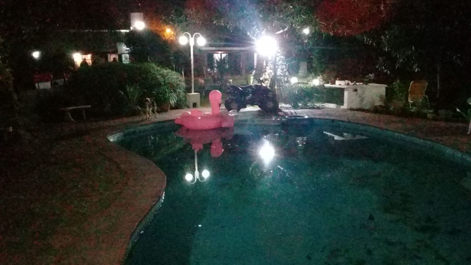 La pileta en la “Quinta Nápoles” de La Reja.