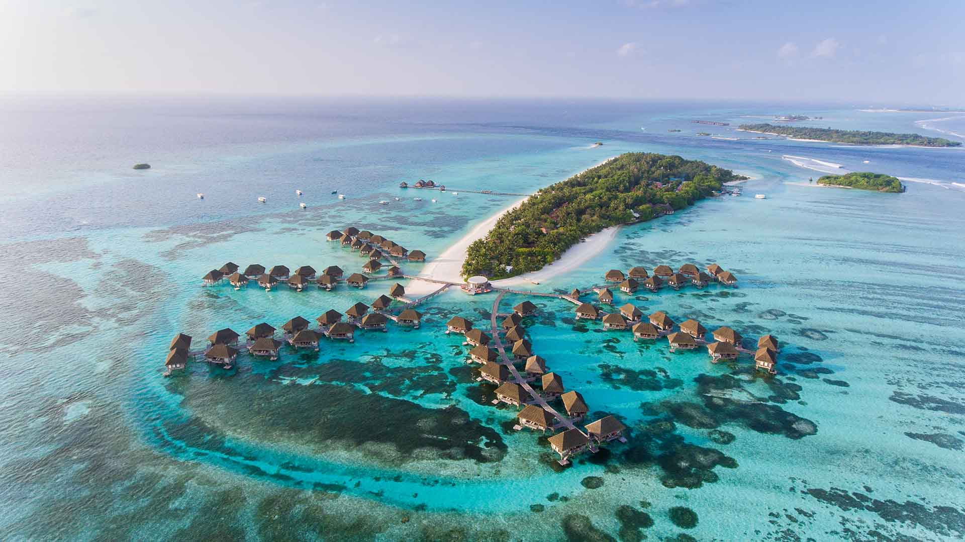 El lujo sin igual, las impresionantes playas de arena blanca y un mundo submarino increíble hacen de Maldivas una opción obvia para unas verdaderas vacaciones