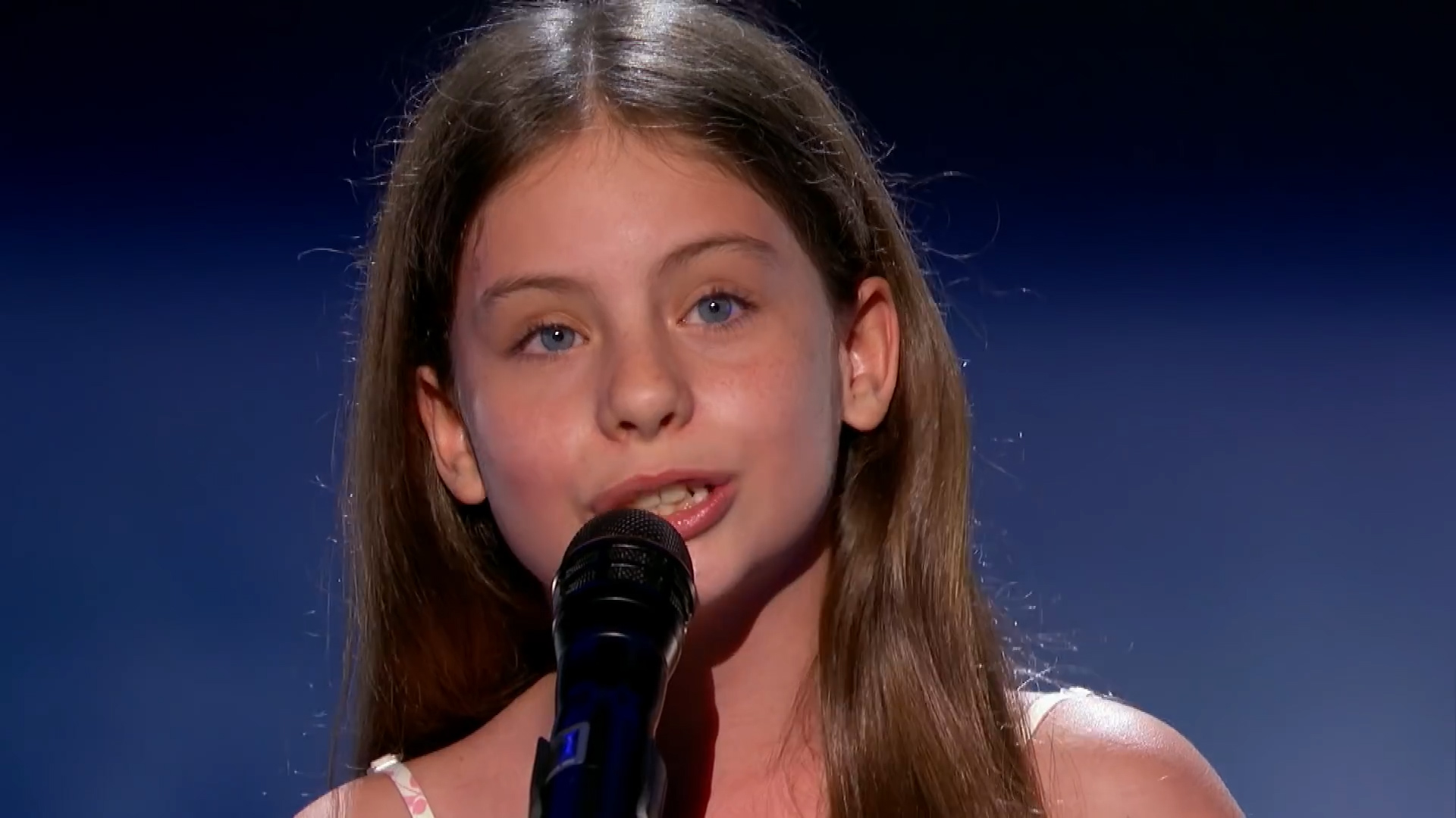 La pequeña de 10 años ya es una veterana en los programas de búsqueda de talentos (Fotos: captura de pantalla)