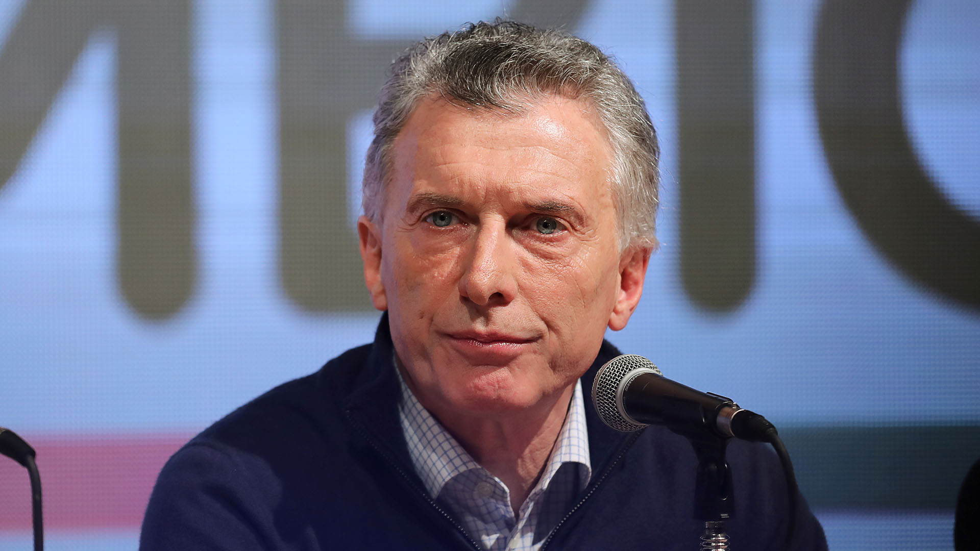 Por momentos de la conferencia de prensa en el búnker de Juntos por el Cambio, a Mauricio Macri se lo percibió abatido (REUTERS/Luisa Gonzalez)