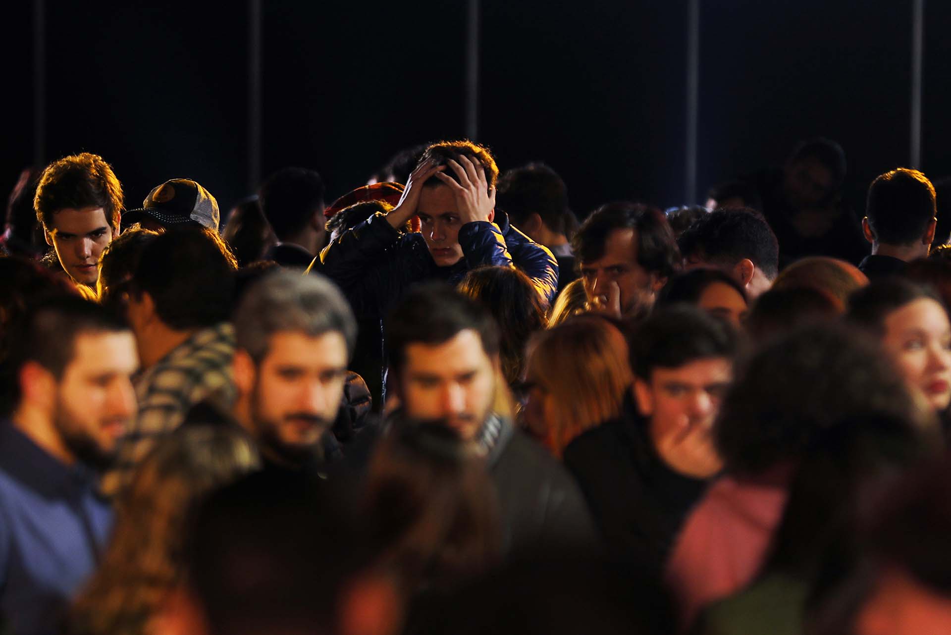 El clima de derrota también se percibió entre los militantes de Juntos por el Cambio que acudieron al búnker en Costa Salguero (REUTERS/Luisa Gonzalez)