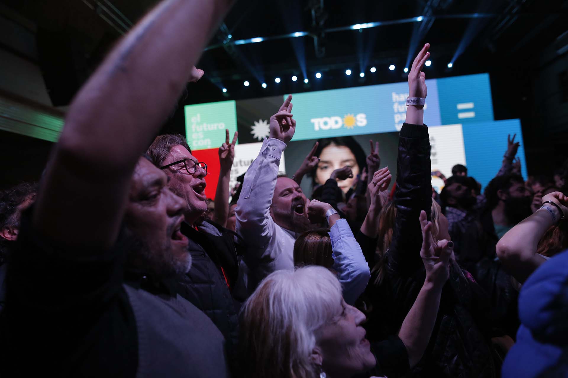 La militancia del Frente de Todos no ocultó su algarabía por los resultados obtenidos (AP Photo/Sebastian Pani)