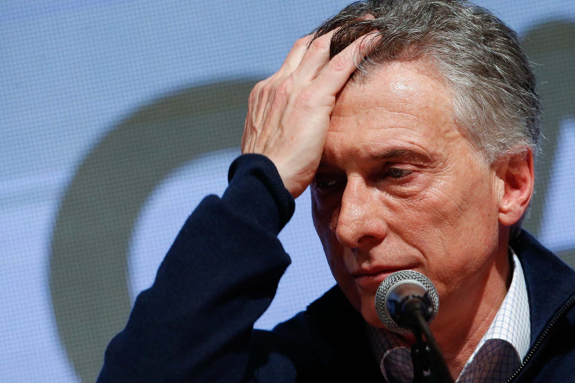 El presidente Mauricio Macri y la imagen más cruda de la derrota (EFE/Juan Ignacio Roncoroni)
