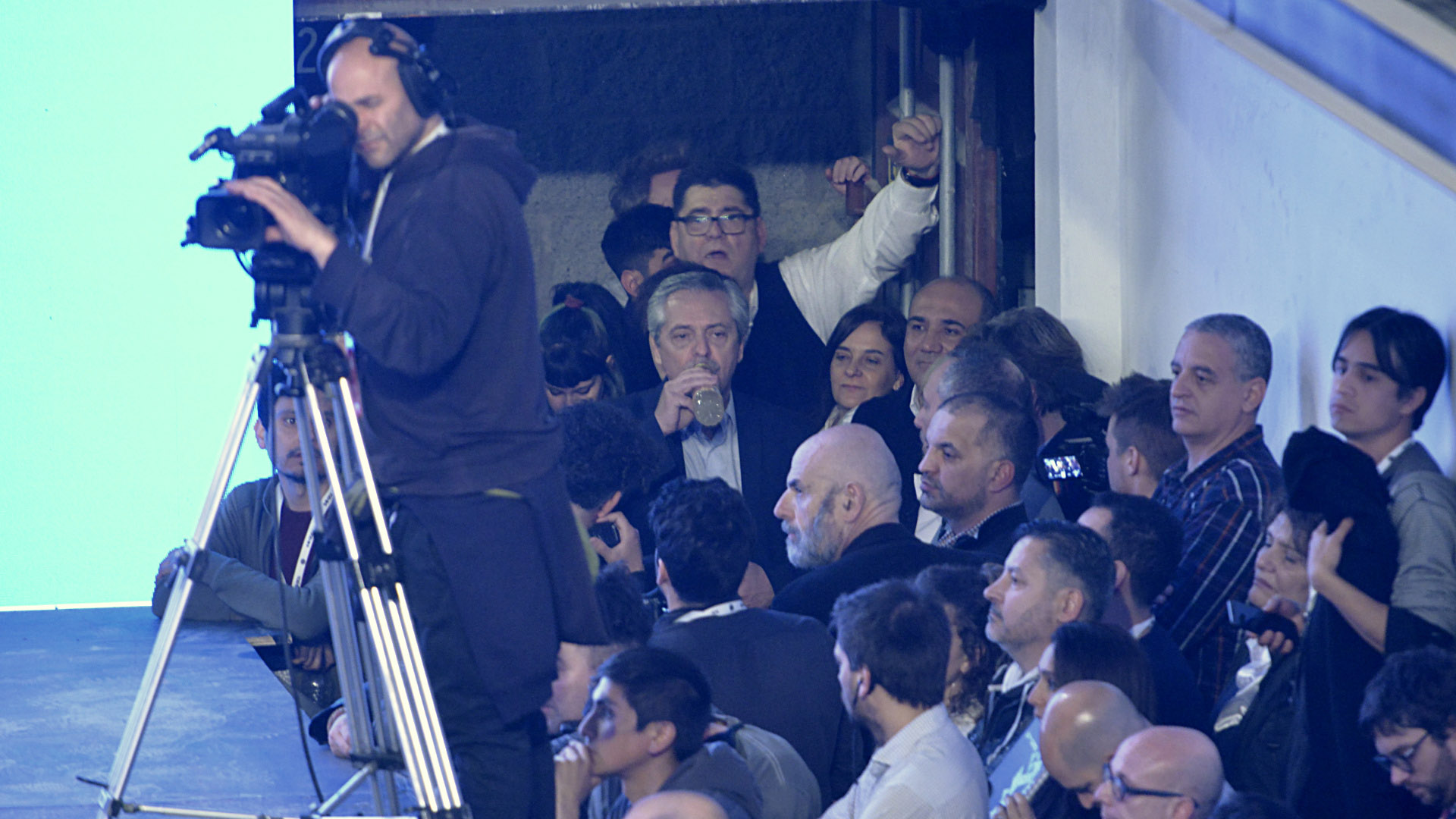 Alberto Fernández, minutos antes de salir al escenario para celebrar la victoria en las PASO (Gustavo Gavotti)