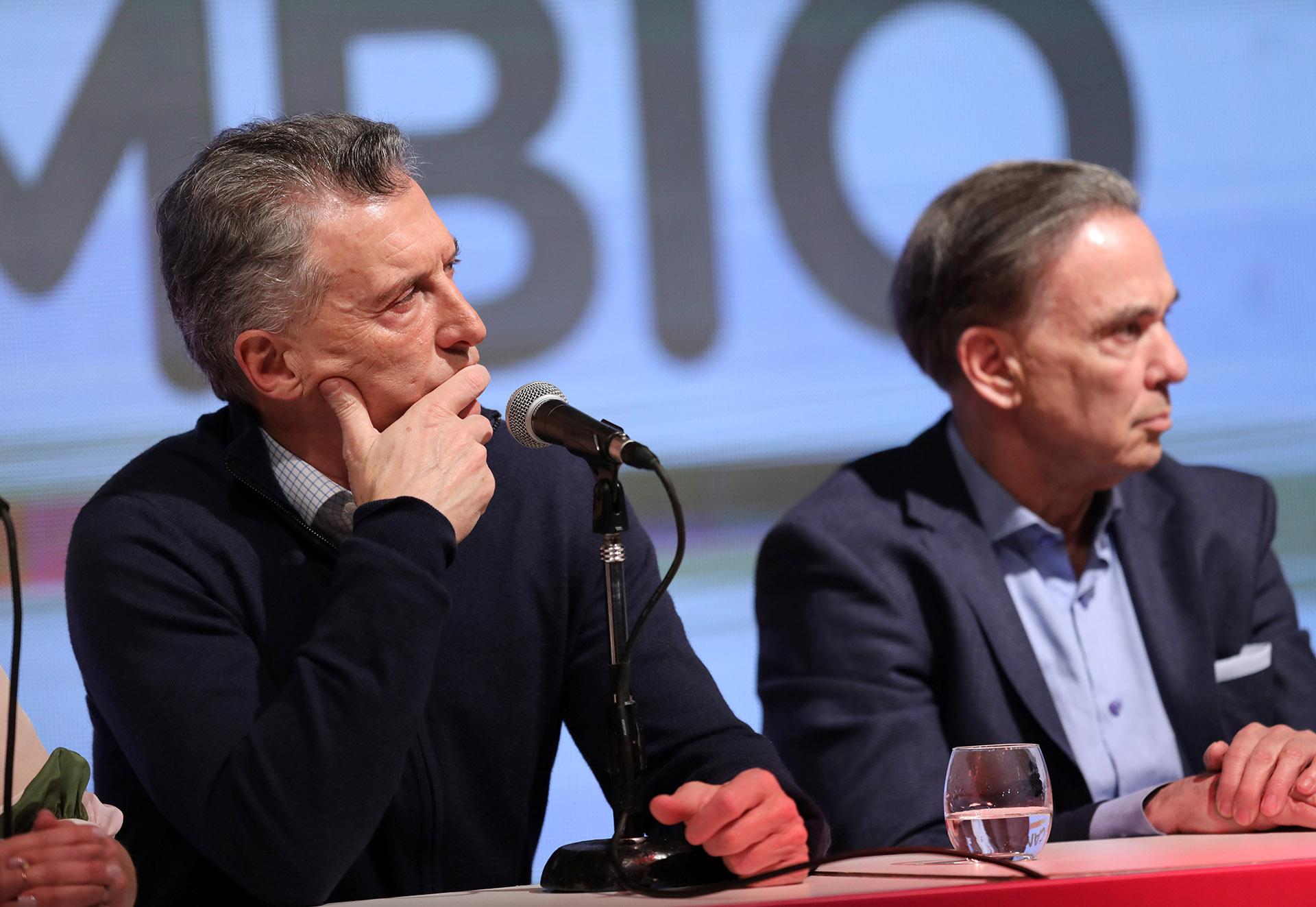 Preocupación y desazón en los rostros de Mauricio Macri y Miguel Ángel Pichetto (REUTERS / Luisa Gonzalez)