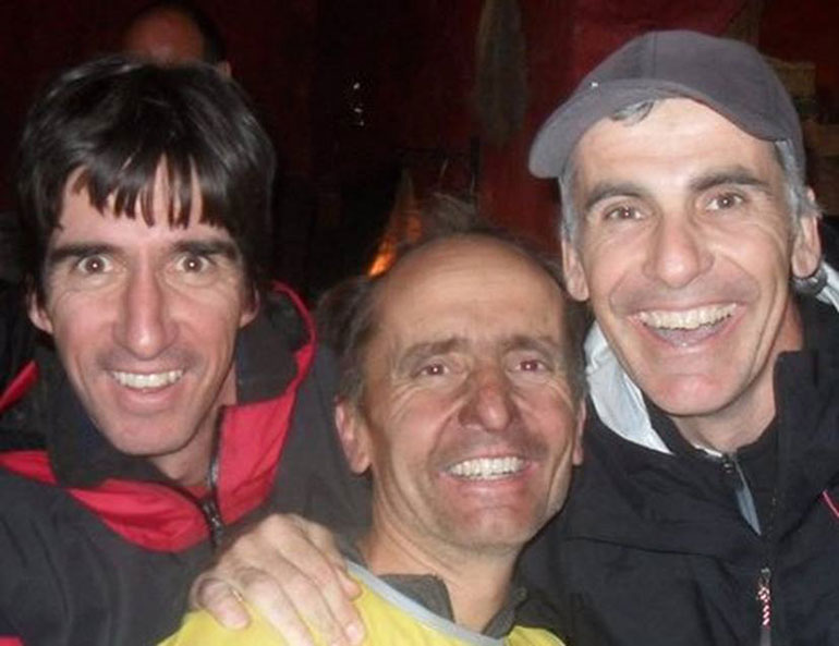 Junto a los rescatistas, apenas comenzó su renacimiento