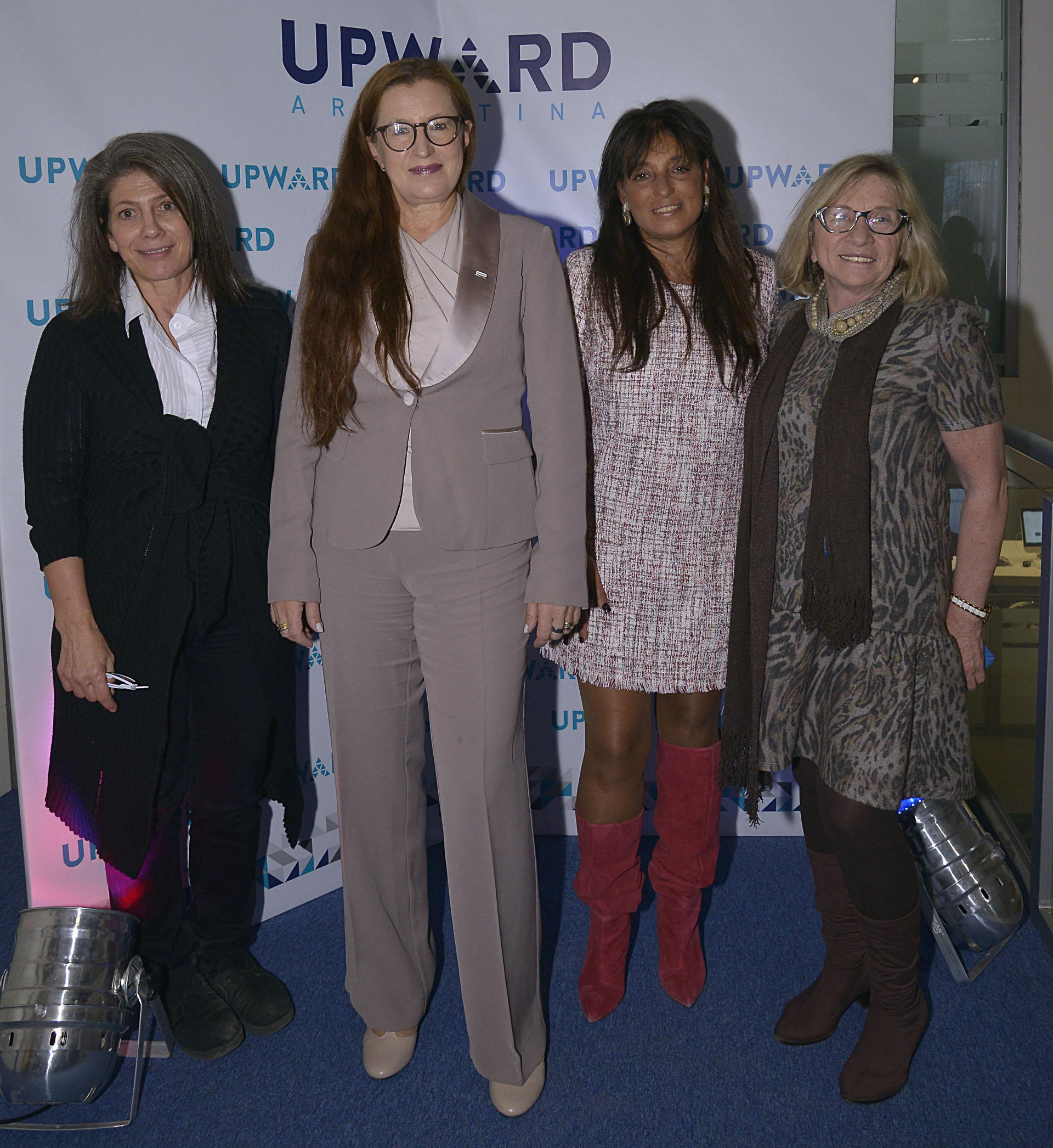 Martine de Kent (Embajada Británica y esposa del embajador Mark Kent) junto a la oradora Pia Pakarinen (Vice Alcaldesa de Educación de Helsinski), Viviana Zocco y Graciela Adan