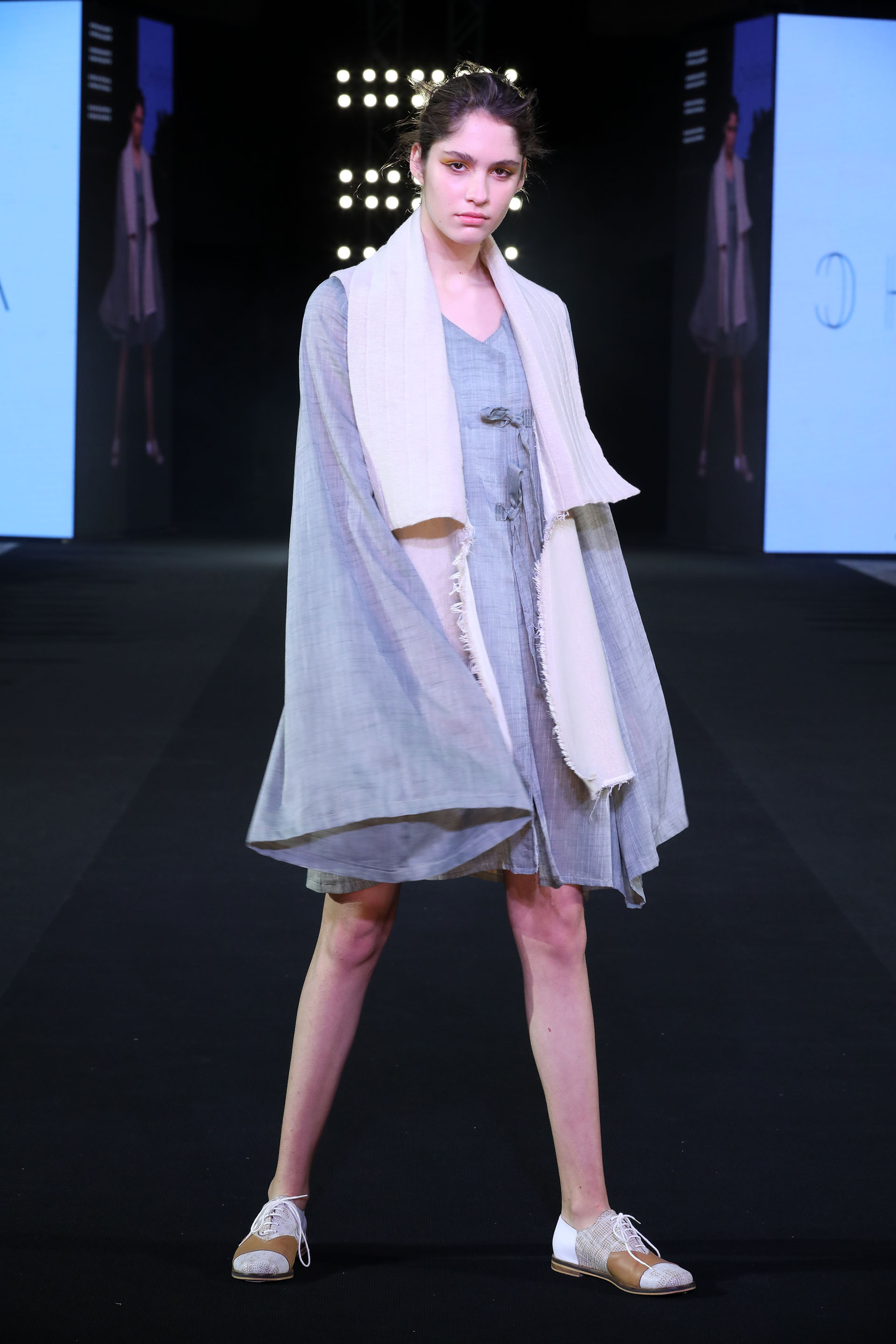 Chiripa Chima fue el proyecto ganador de Semillero Uba de las diseñadoras Laura Moschioni y Denise Alfono que presentaron su colección en el marco de la BAFWEEK. Sus diseños están inspirados en Chiripá (poncho del gaucho colocado como una sobreprenda inferior) Chimá ( falda en Coreano) es la fusión de estas dos culturas