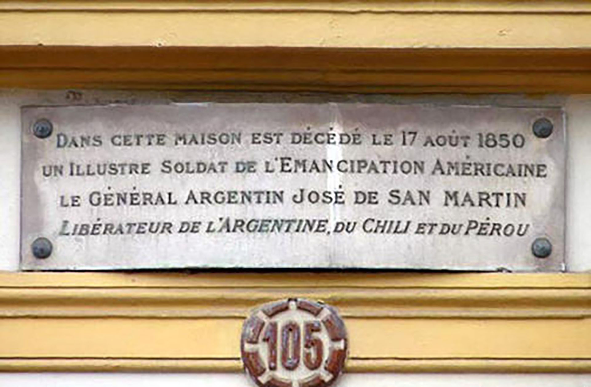 “En esta casa falleció el 17 de agosto de 1850 un ilustre soldado de la Emancipación americana, el general argentino José de San Martín, libertador de Argentina, Chile y Perú”