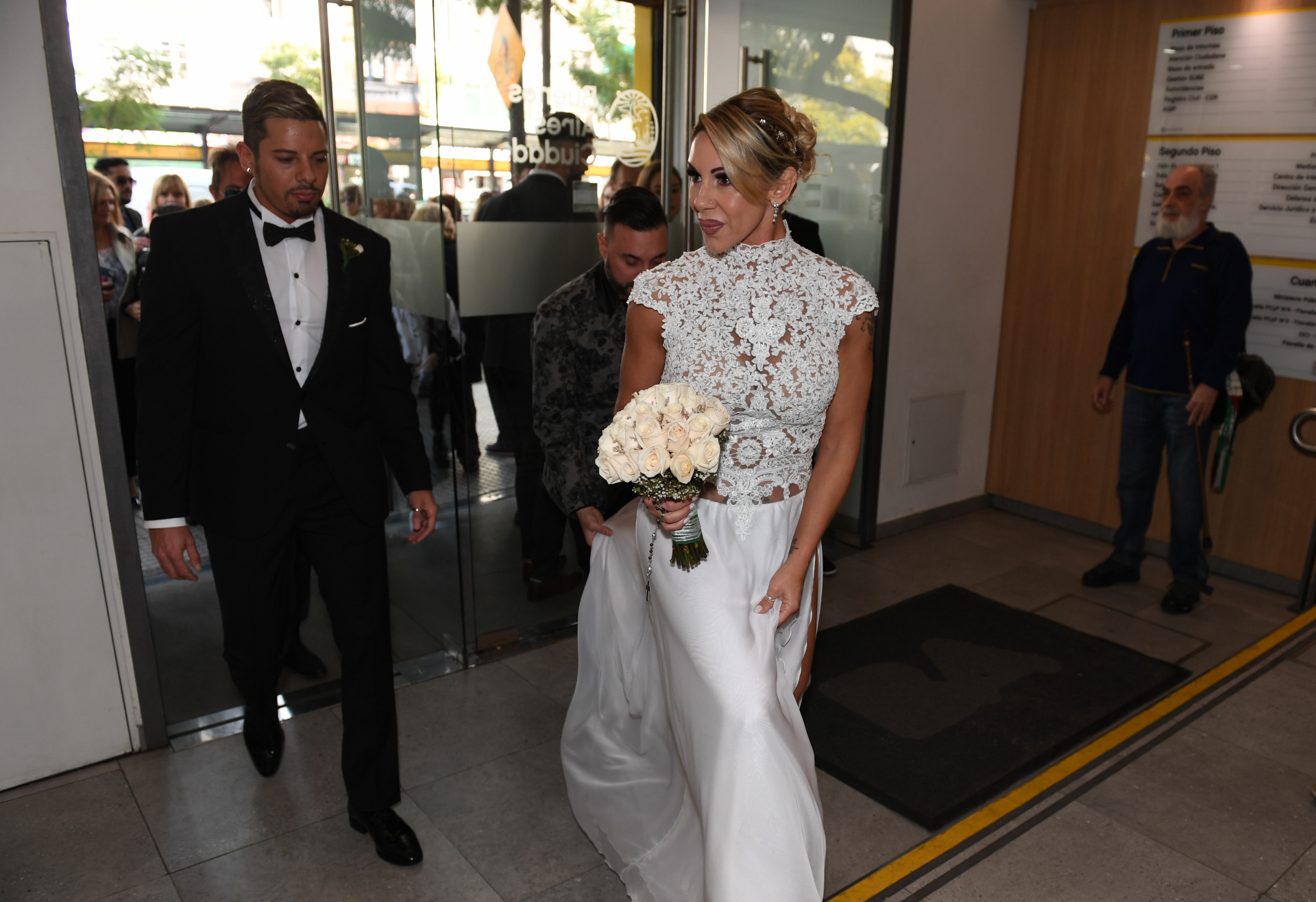 Los novios asistieron al registro civil de Belgrano, sobre Avenida Cabildo al 3000