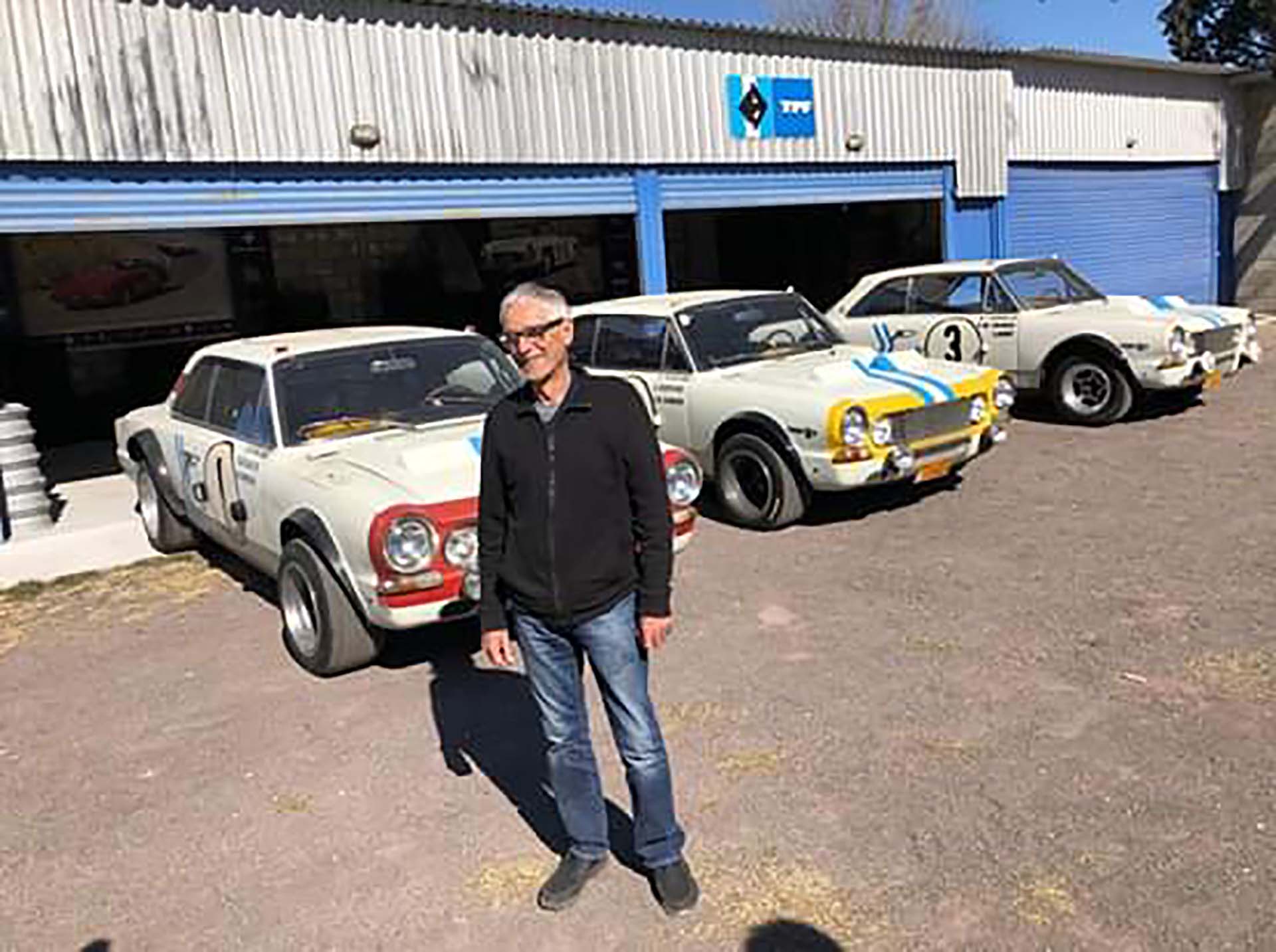 En su taller con los Torinos de Nurburgring (Facebook Raúl Barceló)