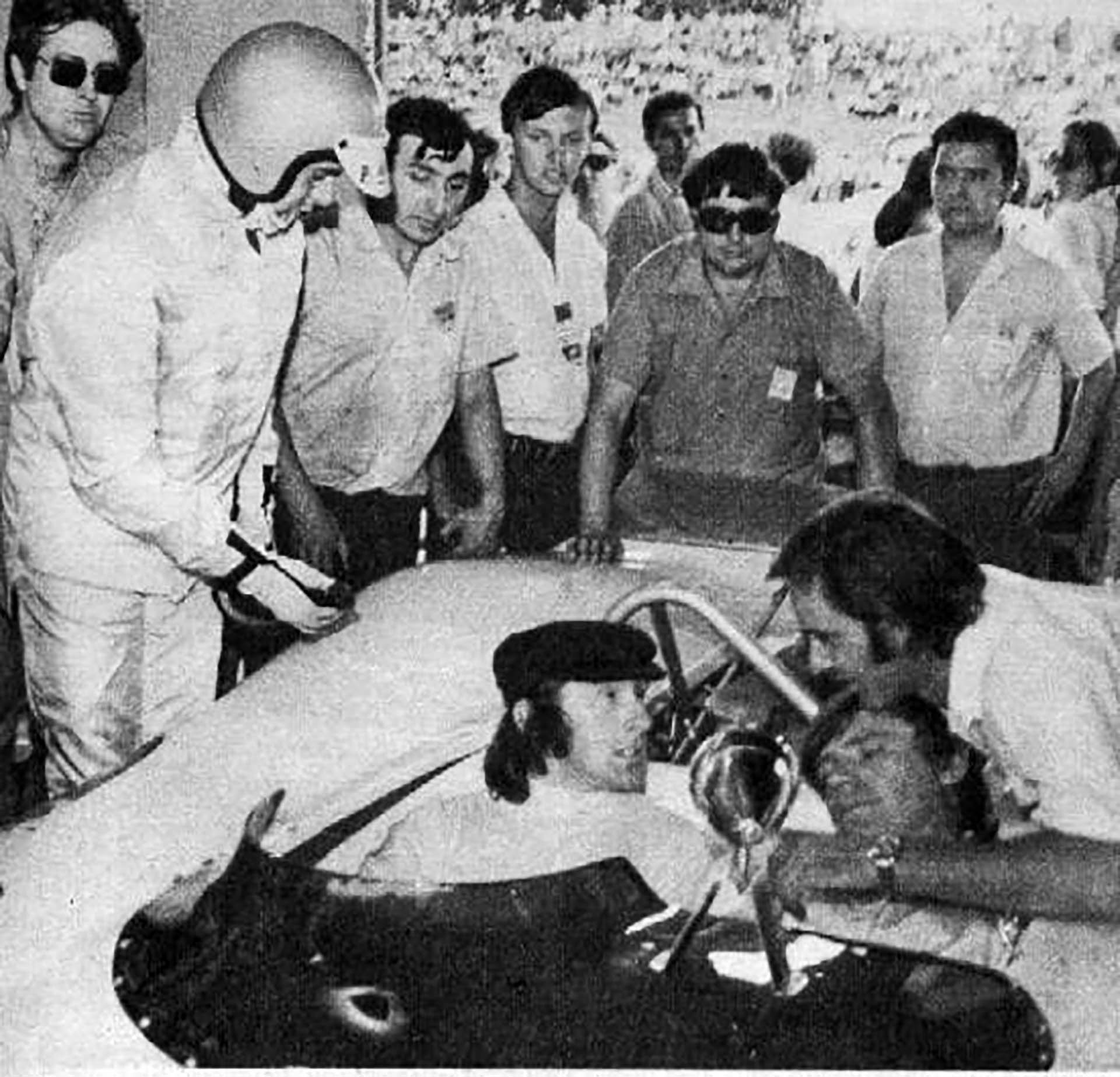 Con Sir Jackie Stewart y Luis Rubén Di Palma en el Berta LR (Archivo CORSA)