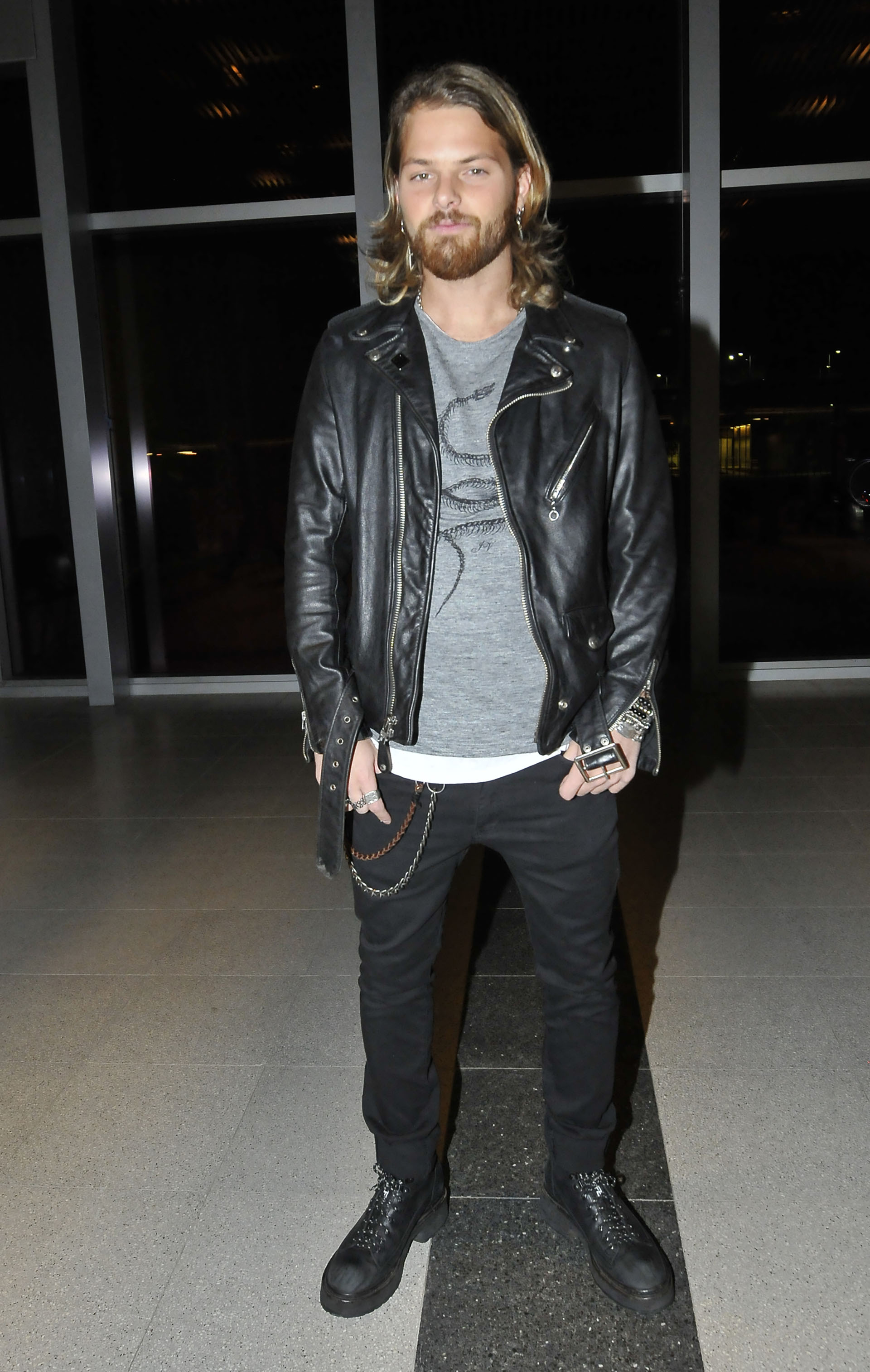 Luca Bonomi, el novio de Candelaria Tinelli optó por un look urbano