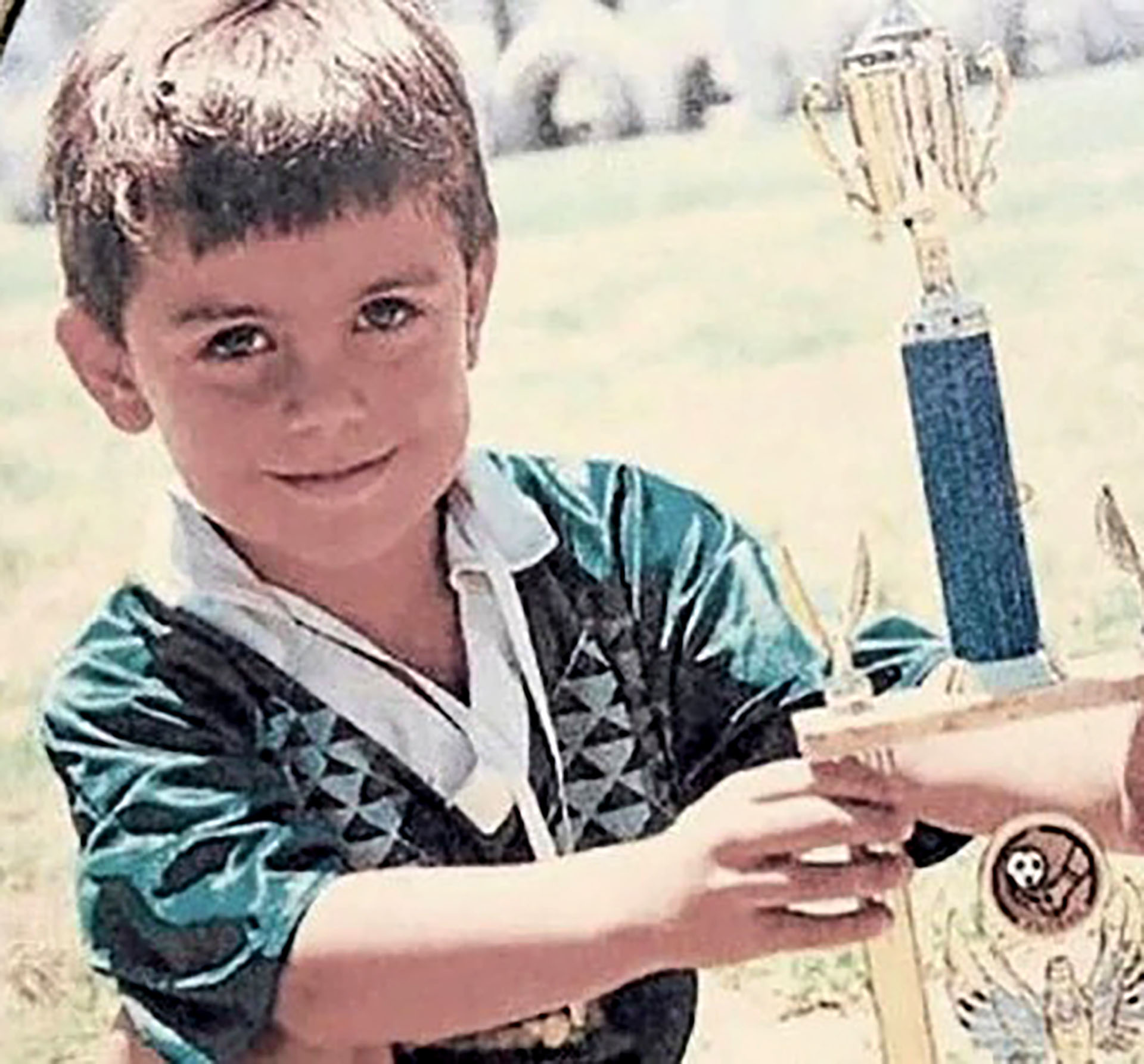 Paulo Dybala, casi irreconocible en Córdoba