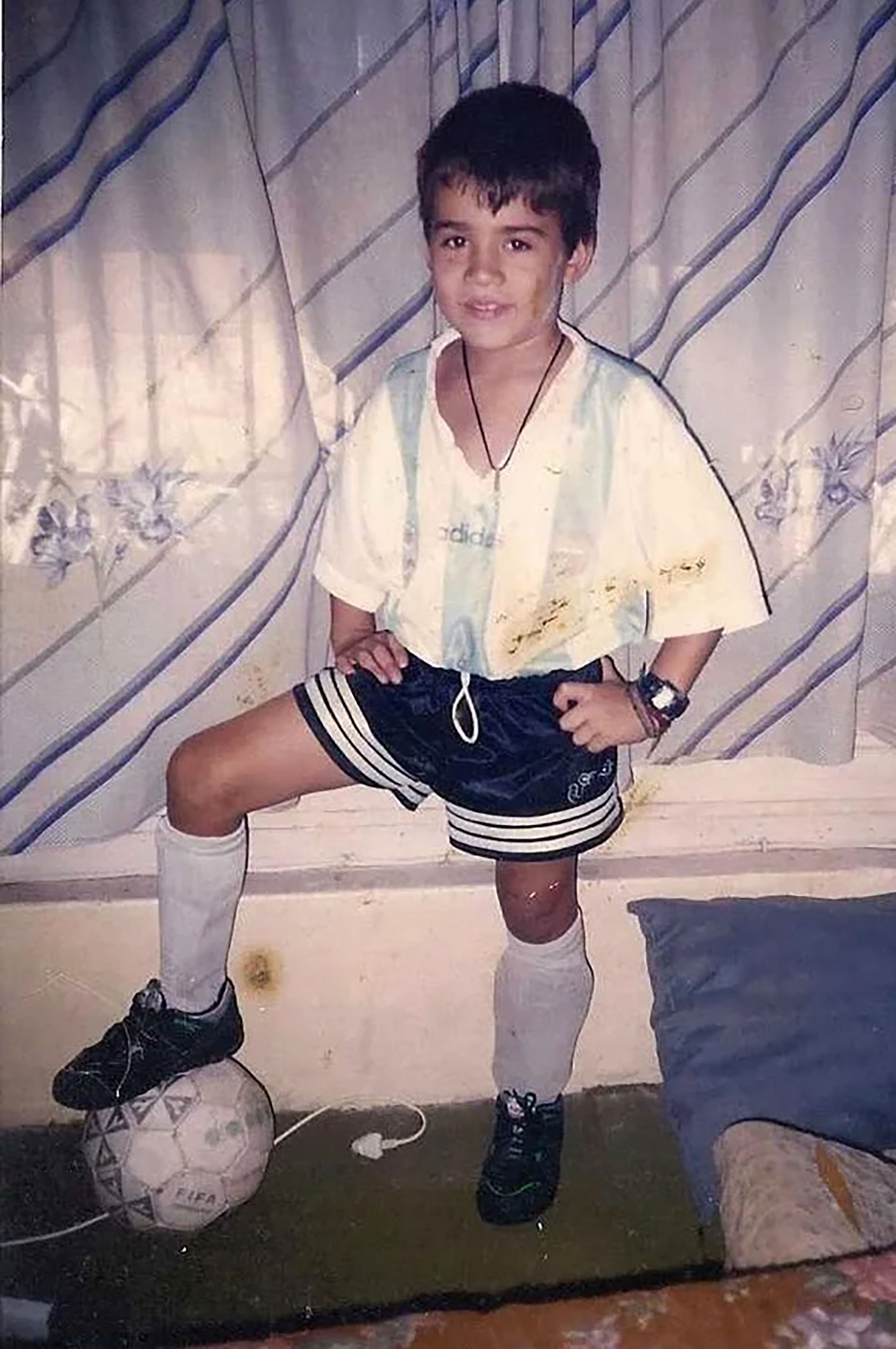 La premonición de Nicolás Otamendi: posando con indumentaria de la Selección