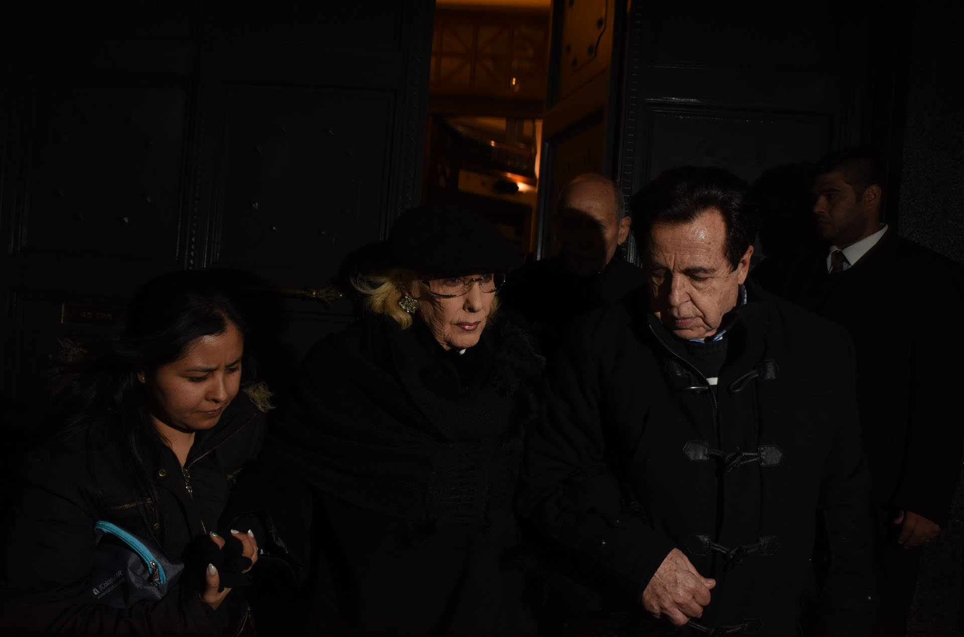La diva, al retirarse del velatorio