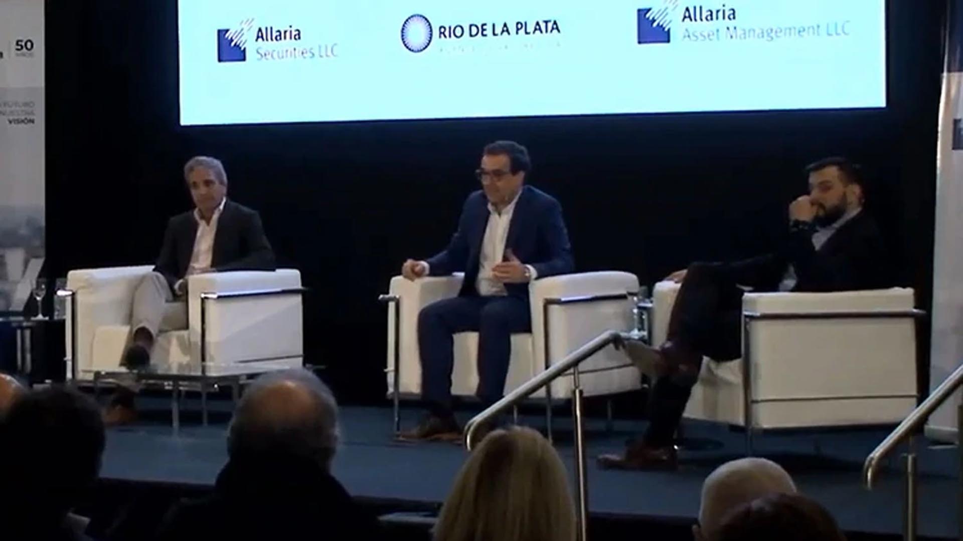 Caputo y Álvarez Agis compartieron un panel