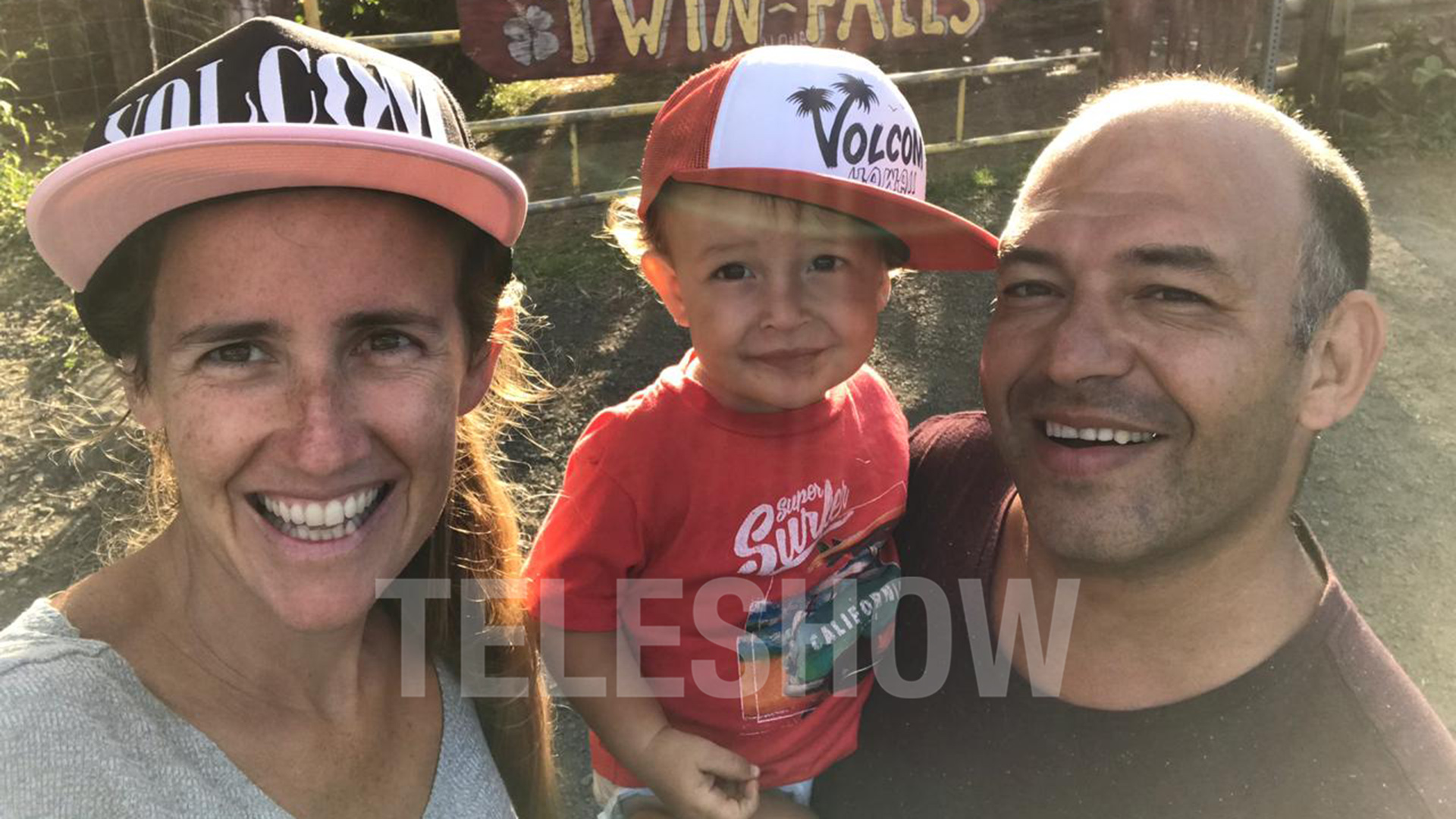 La familia unida: mamá Delfina, bebé Antonio y papá Facundo
