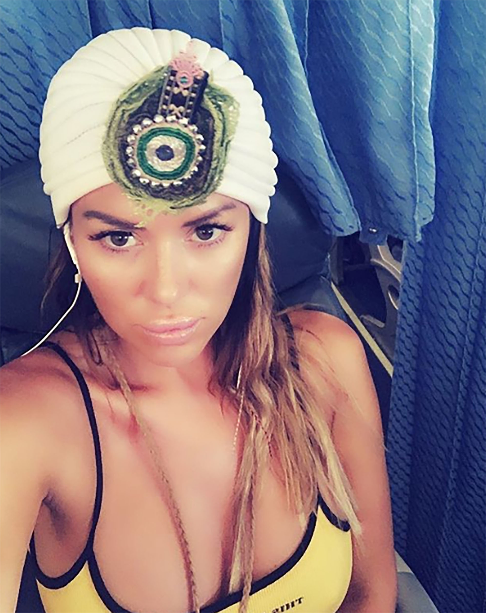 Karina Jelinek compartió su estadía en Grecia, durante estas vacaciones la modelo anunció que se casa. “En mi despedida de soltera, ahora sí lo puedo contar. Grecia con amigas” declaró la cordobesa en las redes (Foto: Instagram)