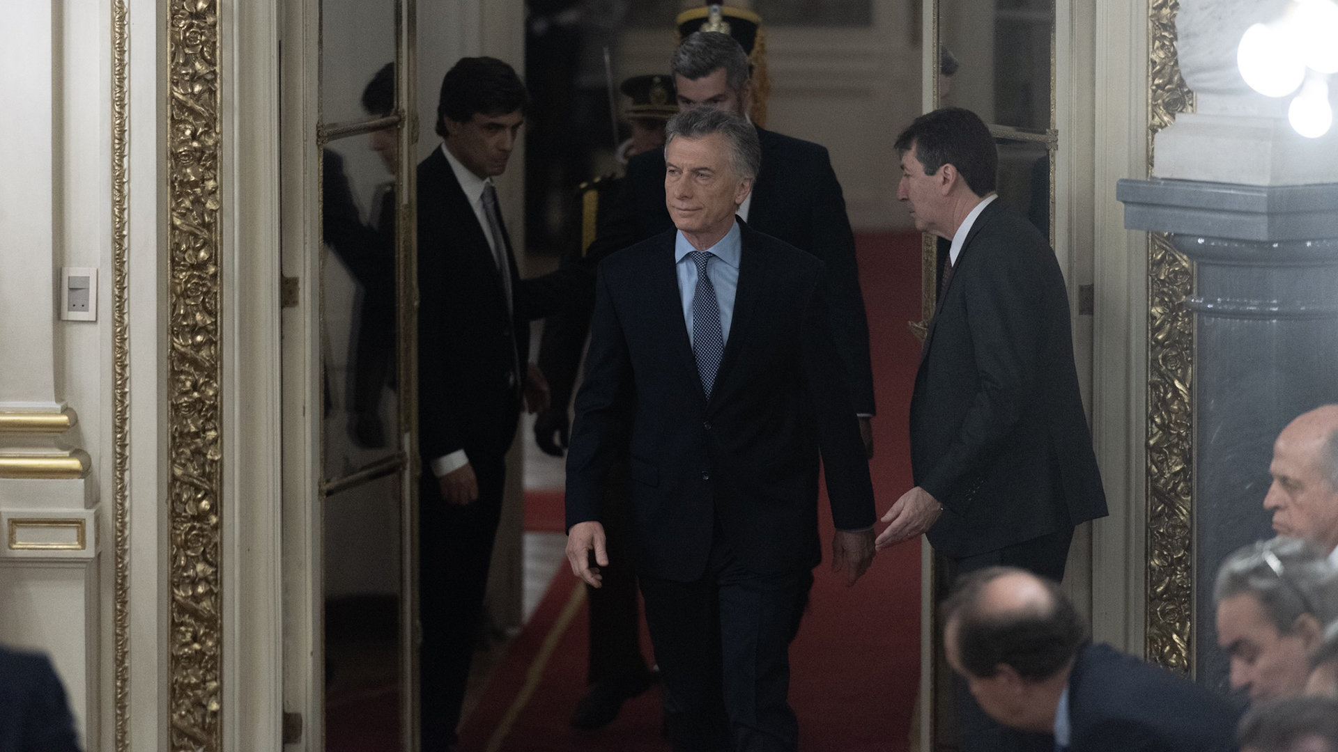 Mauricio Macri ingresó cerca de las 8:30 al Salón Blanco para tomar la jura al nuevo ministro