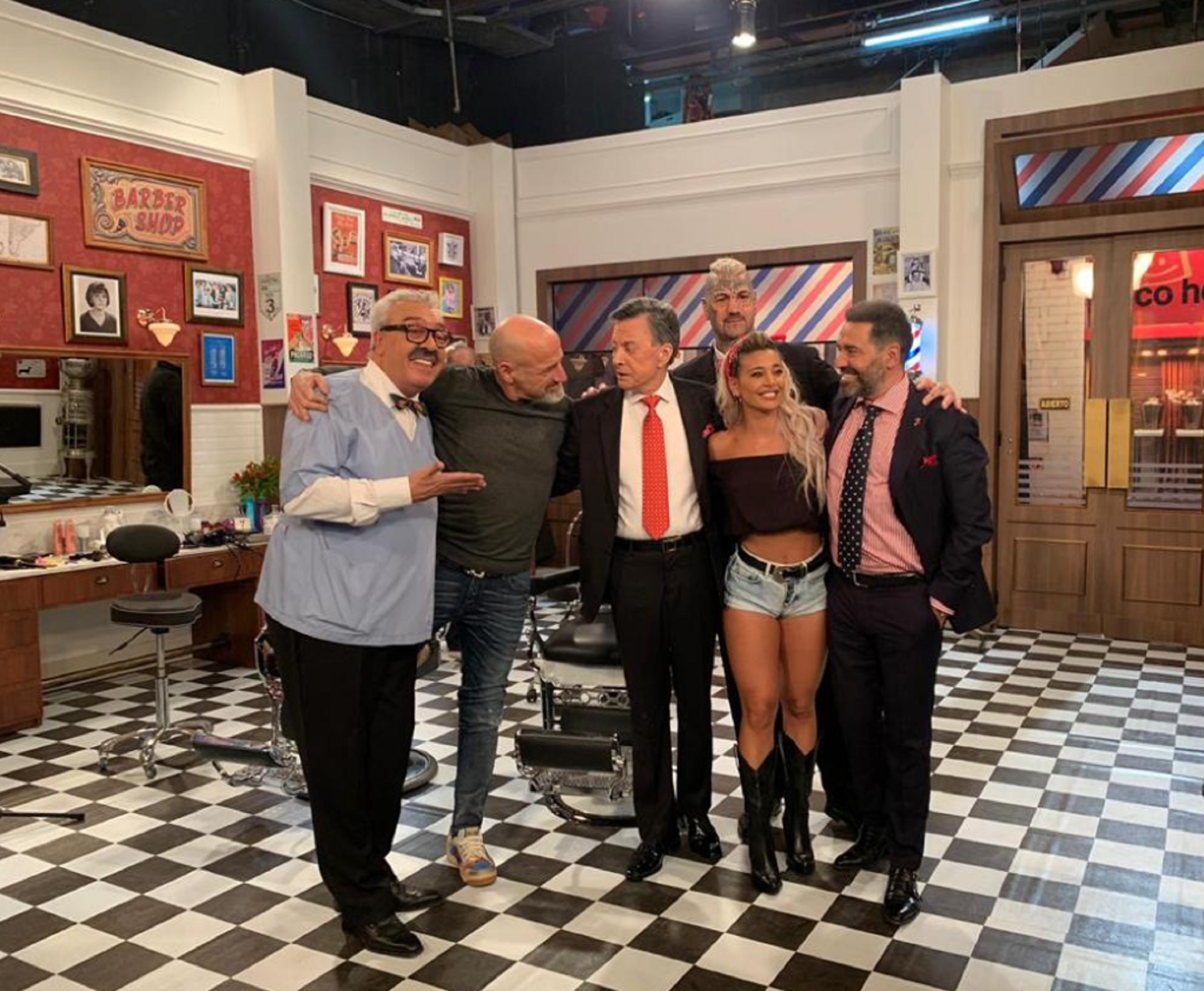 El elenco completo del primer programa de “La Peluquería de Don Moteo”