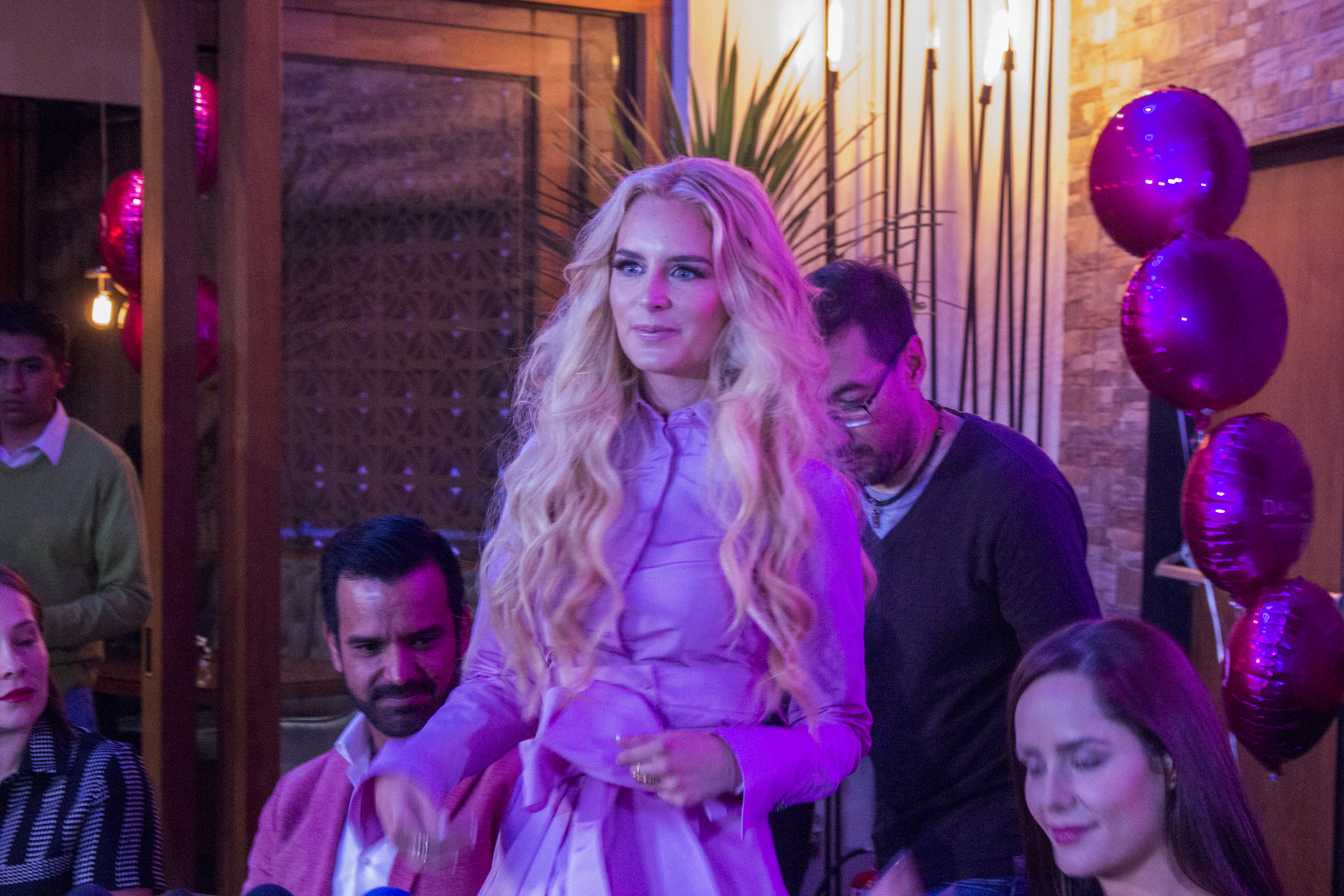 Tania llegó al evento en un restaurante del sur de la ciudad para presentar un rimel para ojos (Foto: Hugo Lago/Infobae)