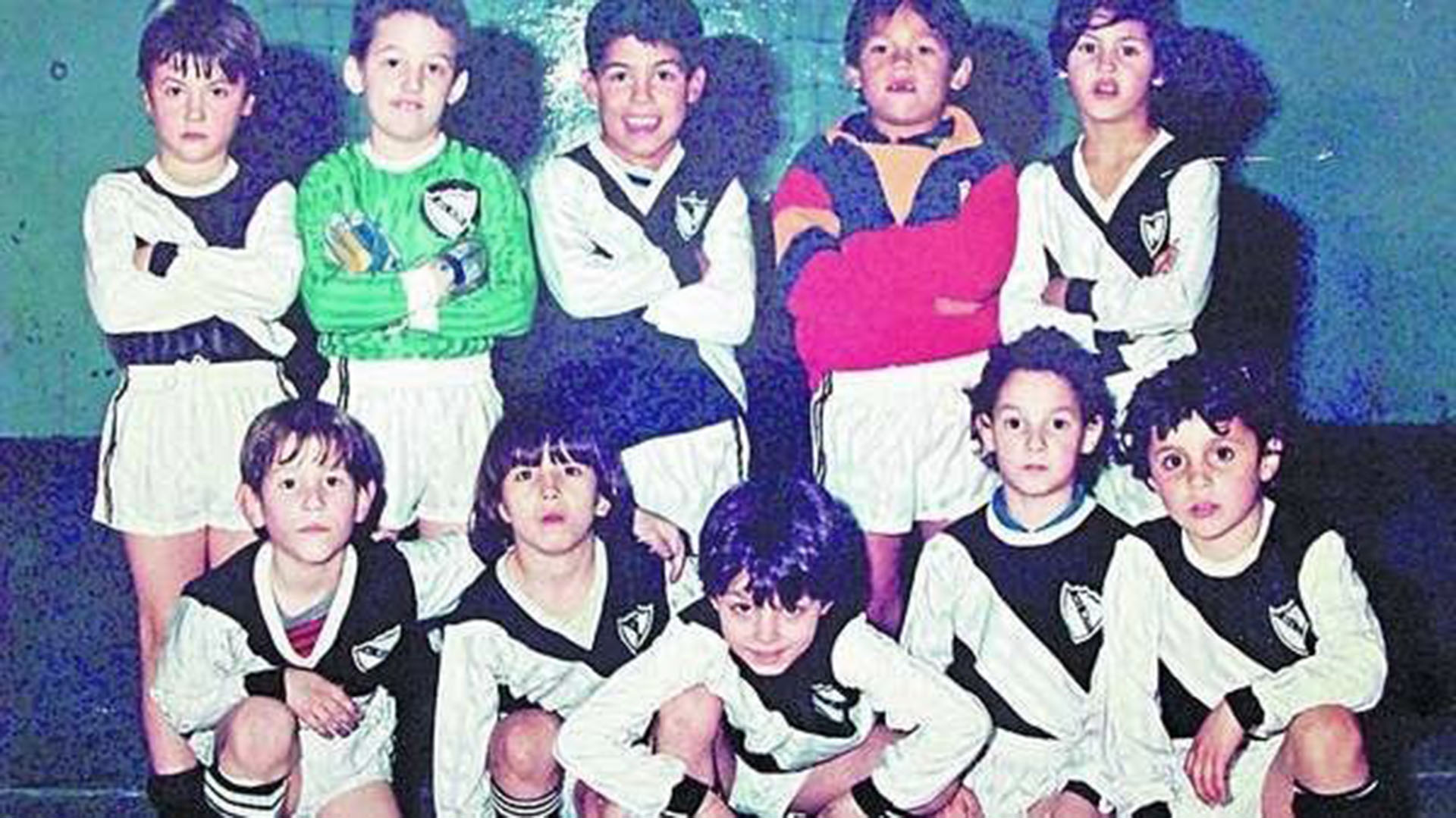 Cañabas y Tevez (juntos arriba) en la época que coincidieron en las infantiles de All Boys