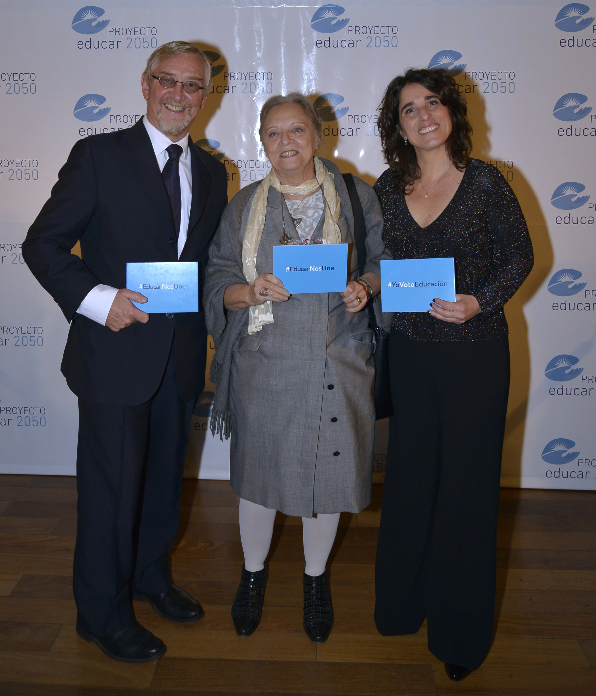 Las autoridades de Educar 2050 junto a Guillermina Tiramonti, investigadora de FLACSO