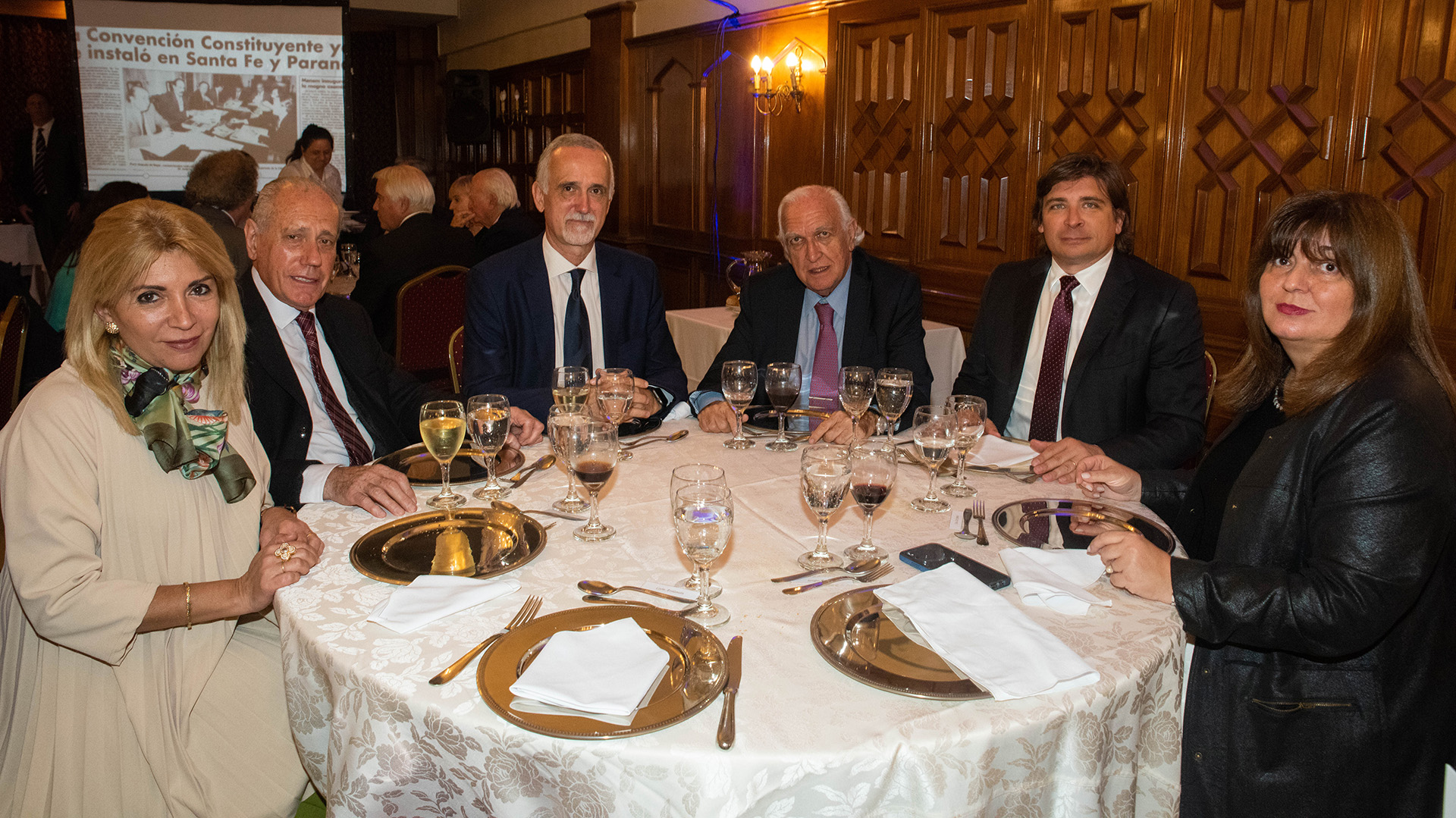 Jorge Vanossi y señora; Carlos Jornet, director periodístico de La Voz del Interior; Ricardo Gil Lavedra y Sergio Romero