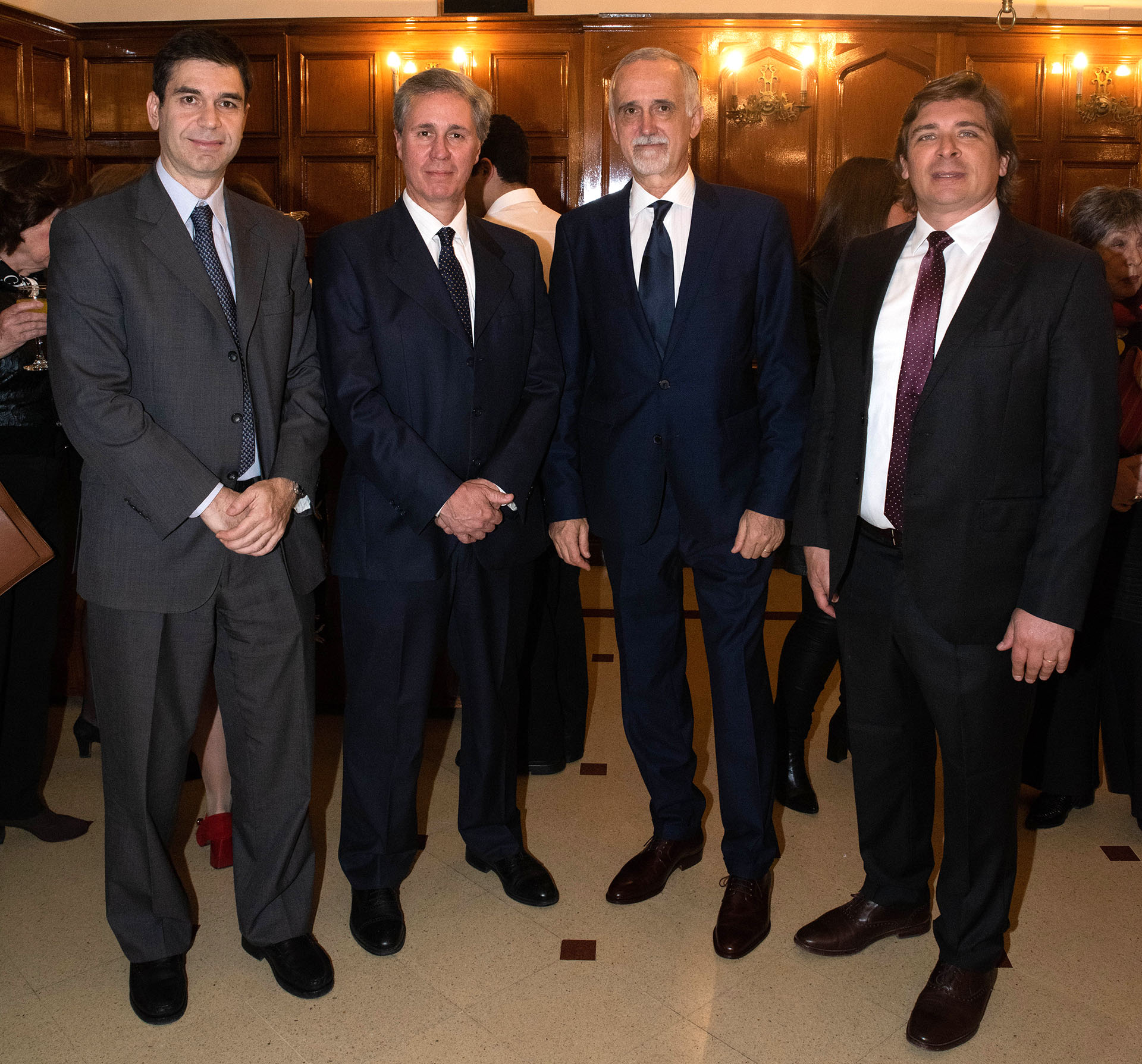 Daniel Dessein, de la comisión de Libertad de Prensa e Información y presidente del diario La Gaceta de Tucumán; Sebastián Etchevehere, vicepresidente de la Cooperativa de Provisión de la Prensa Argentina; Carlos Jornet, del diario La Voz del Interior de Córdoba; y Sergio Romero, de El Tribuno de Salta
