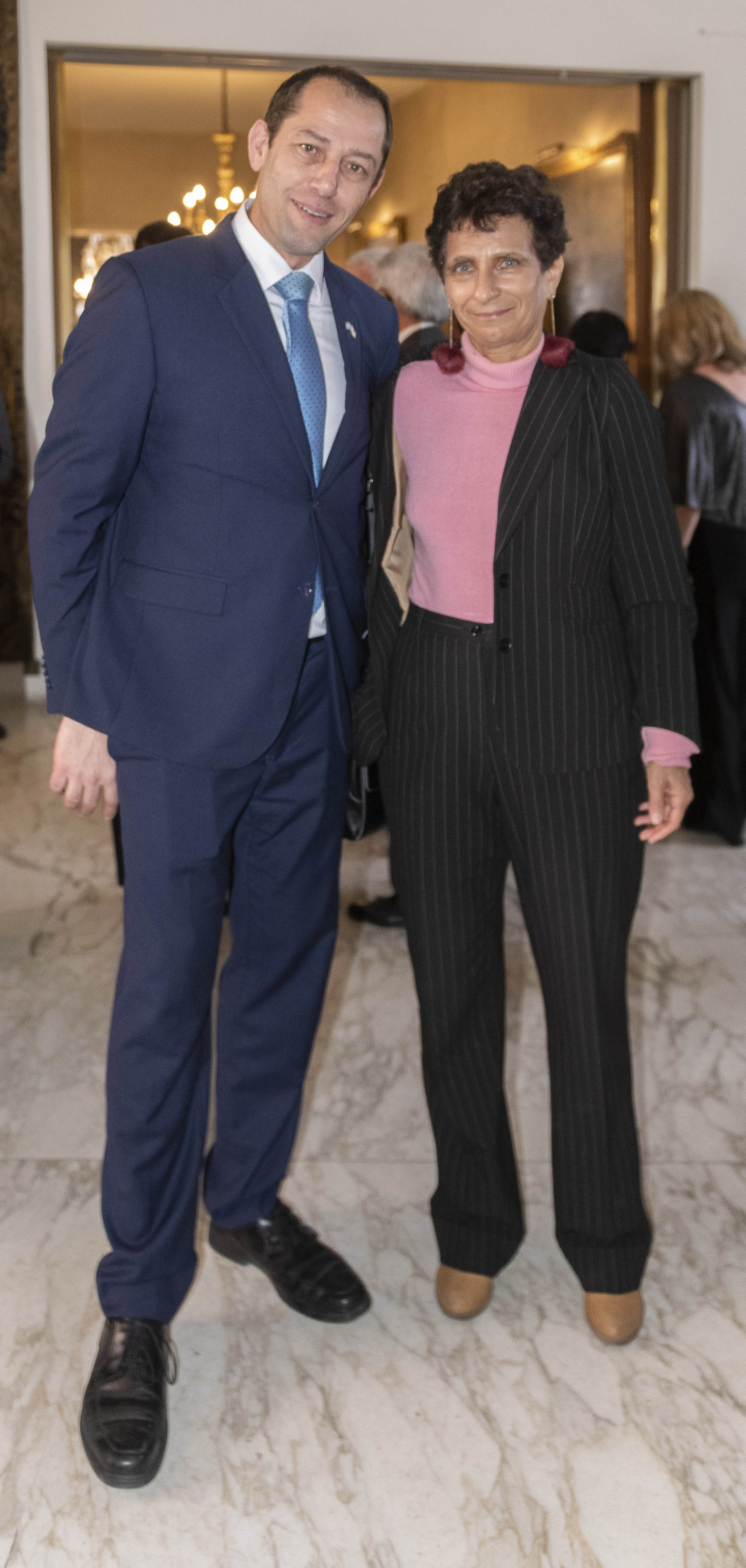 El ministro Consejero de la Embajada de Israel Ronen Krausz y la nueva embajadora de Israel en Argentina Galit Ronen