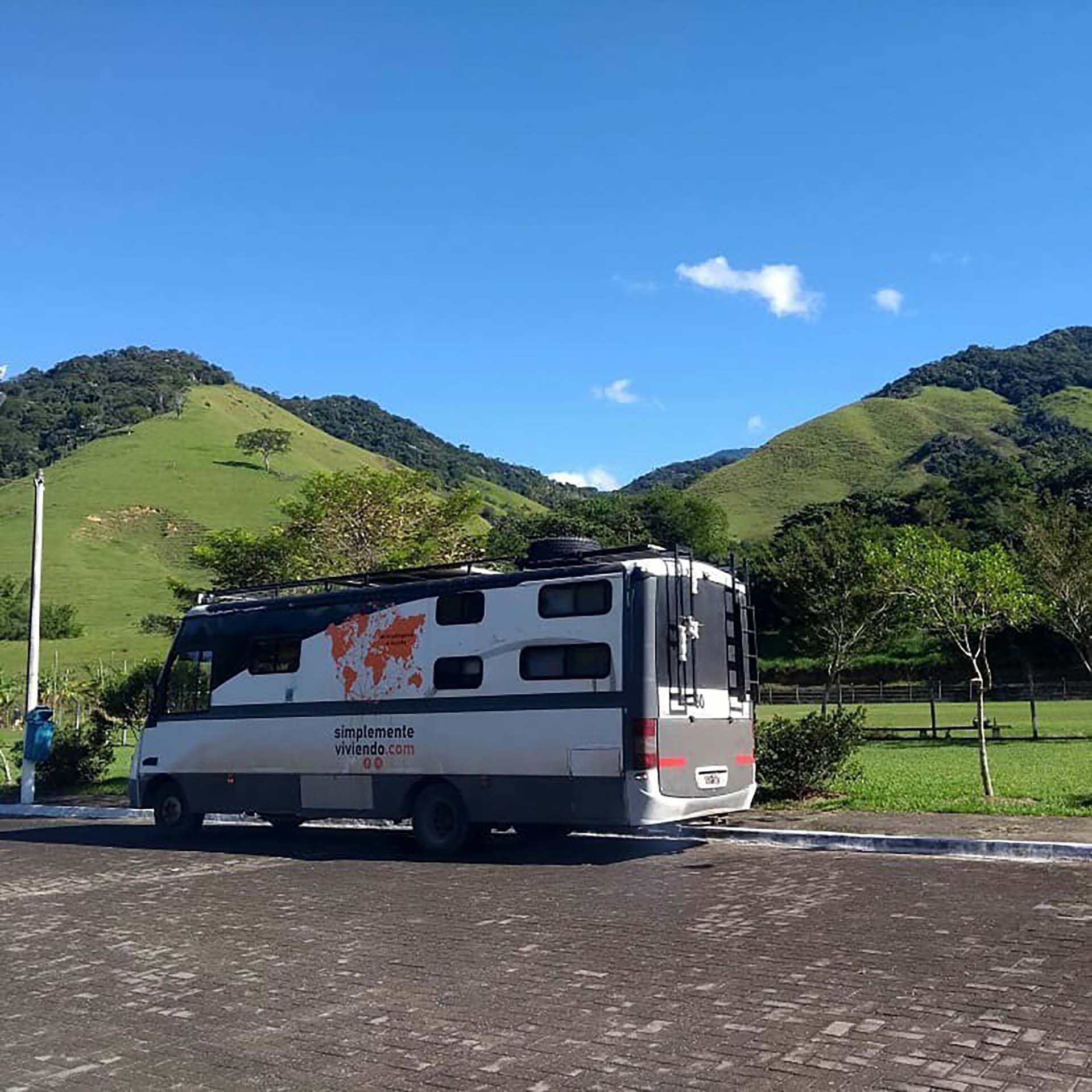 A bordo de esta casa rodante, la familia recorre Sudamérica (@simplementeviviendo)
