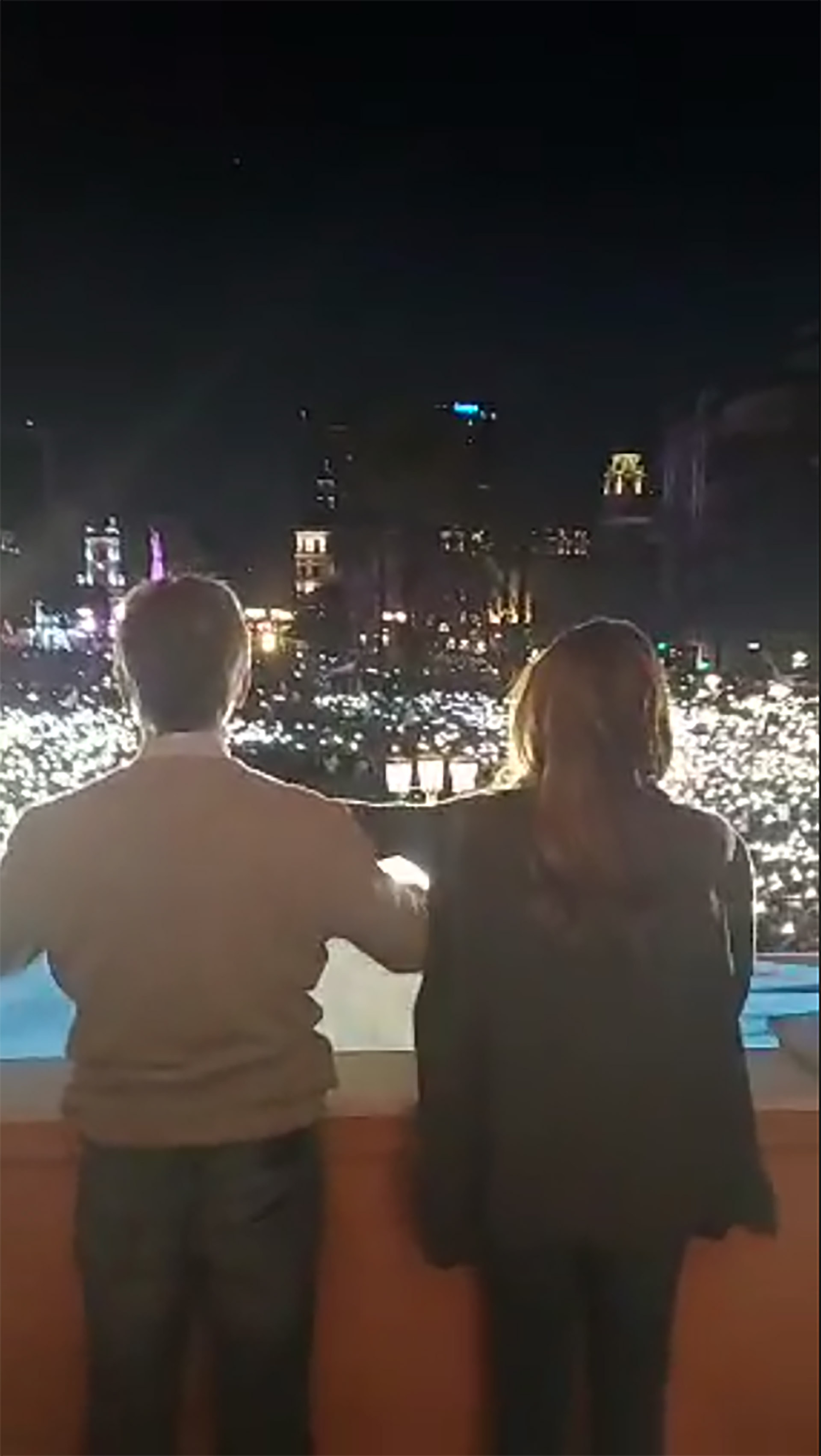 Macri y la Primera Dama en el balcón de la Casa Rosada