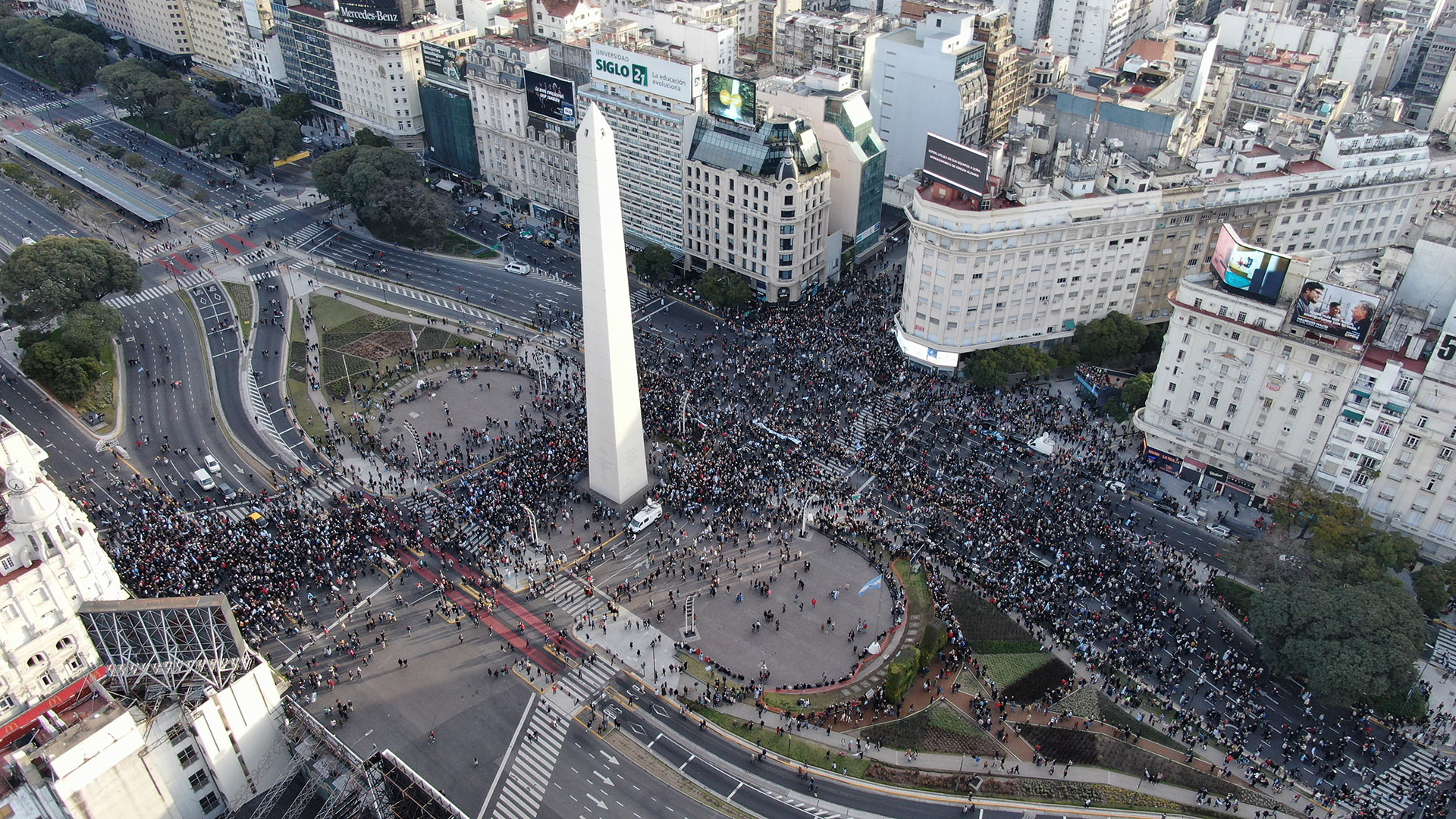 La concentración en el Obelisco porteño. Desde allí marcharon hacia Plaza de Mayo