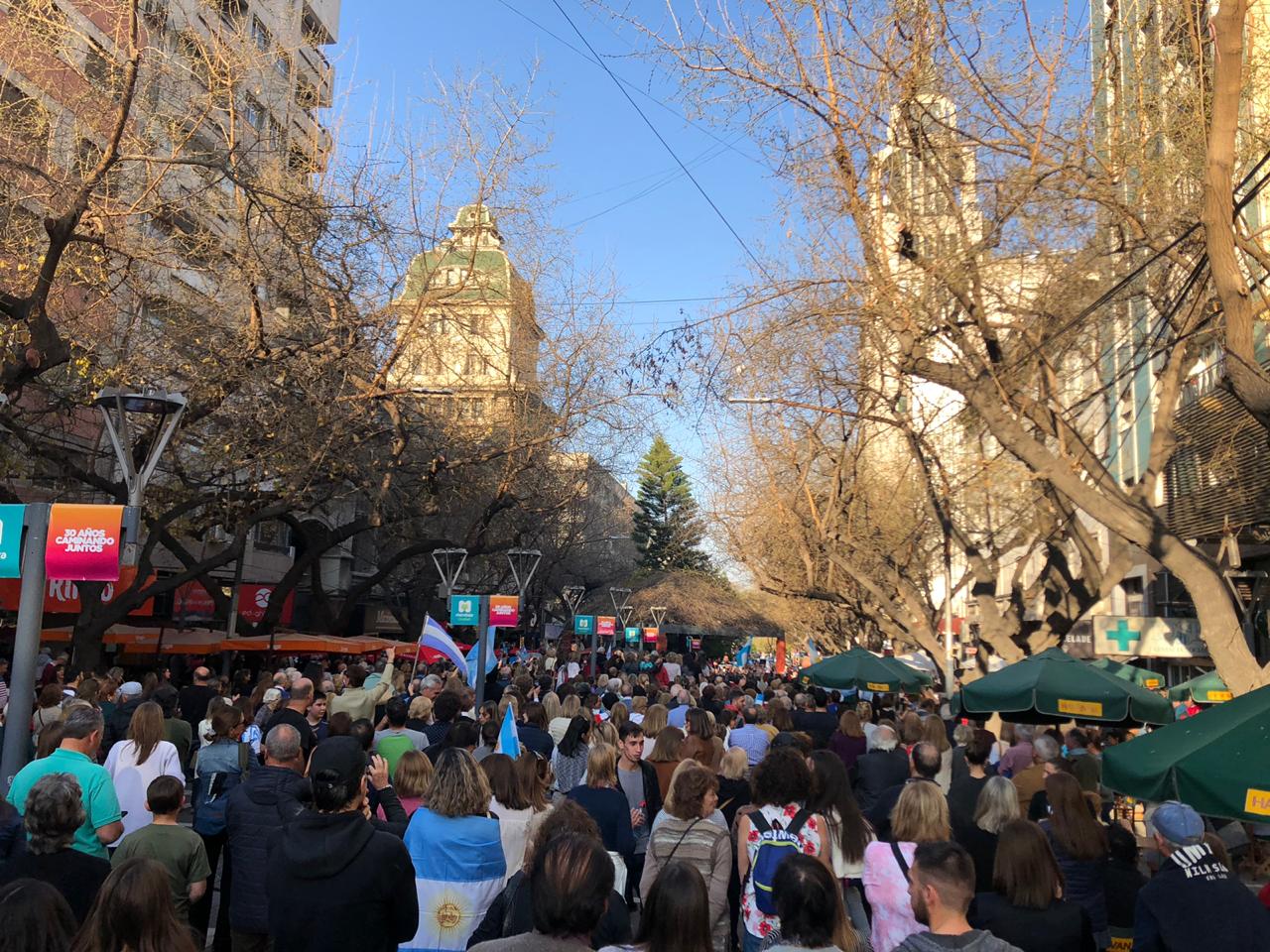 En la ciudad de Mendoza también marcharon en apoyo al presidente Macri