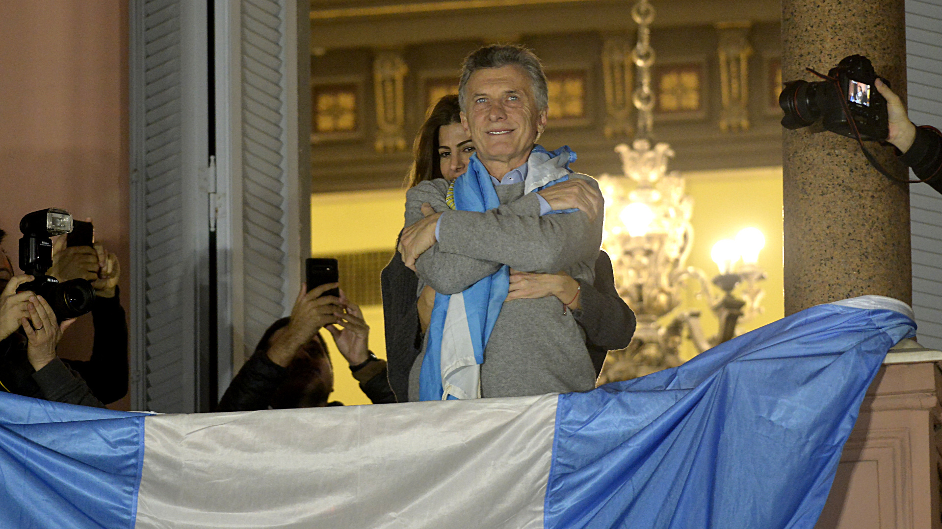 El presidente Mauricio Macri, en el balcón de Casa Rosada (Gustavo Gavotti)
