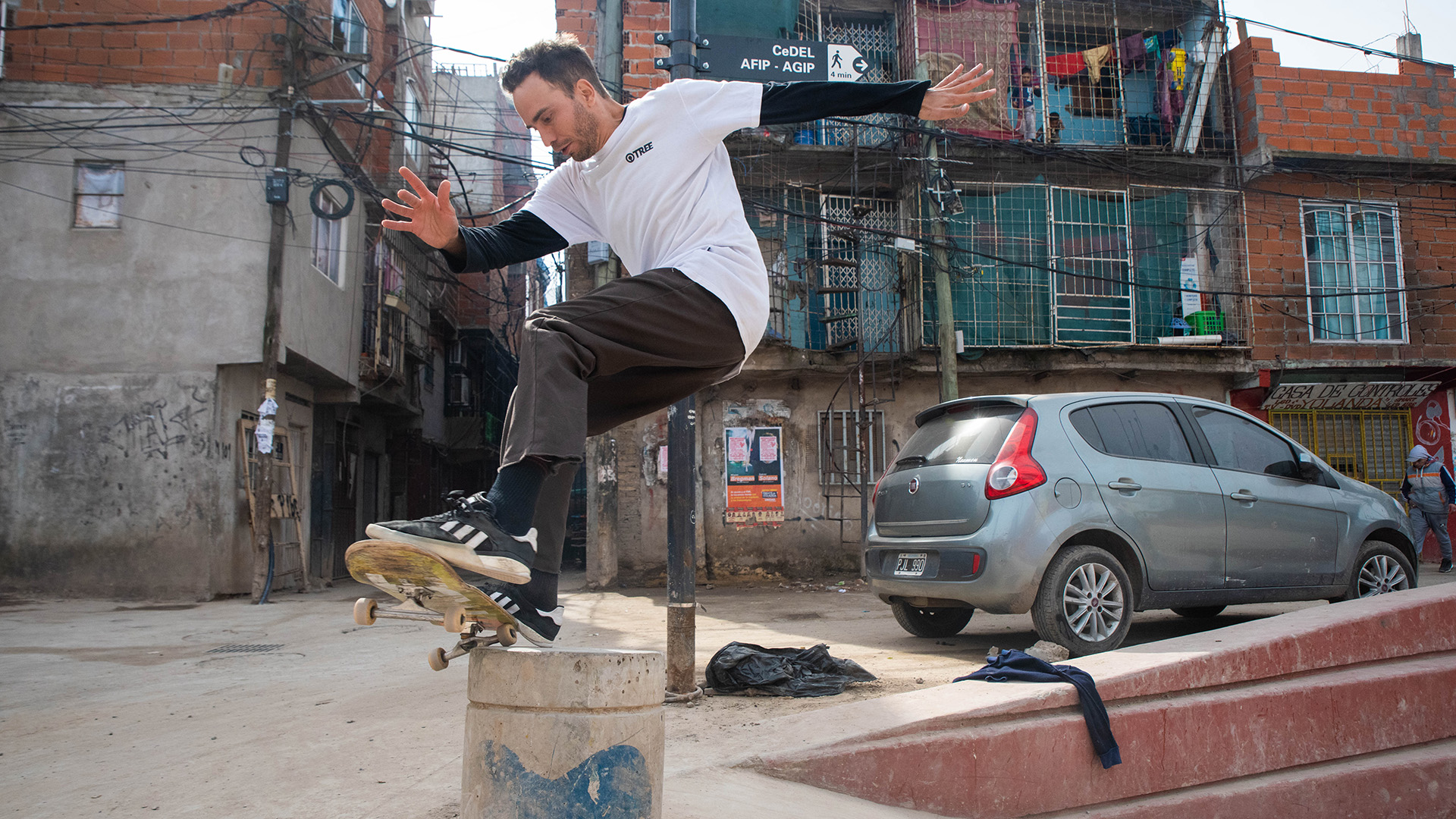 Cornaglia y otros ocho instructores permanentes, aspiran a que sus alumnos hallen a través del skate “una cultura que les permita soñar en libertad, forjando lazos de amistad y compañerismo que los acompañen por el resto de sus vidas”