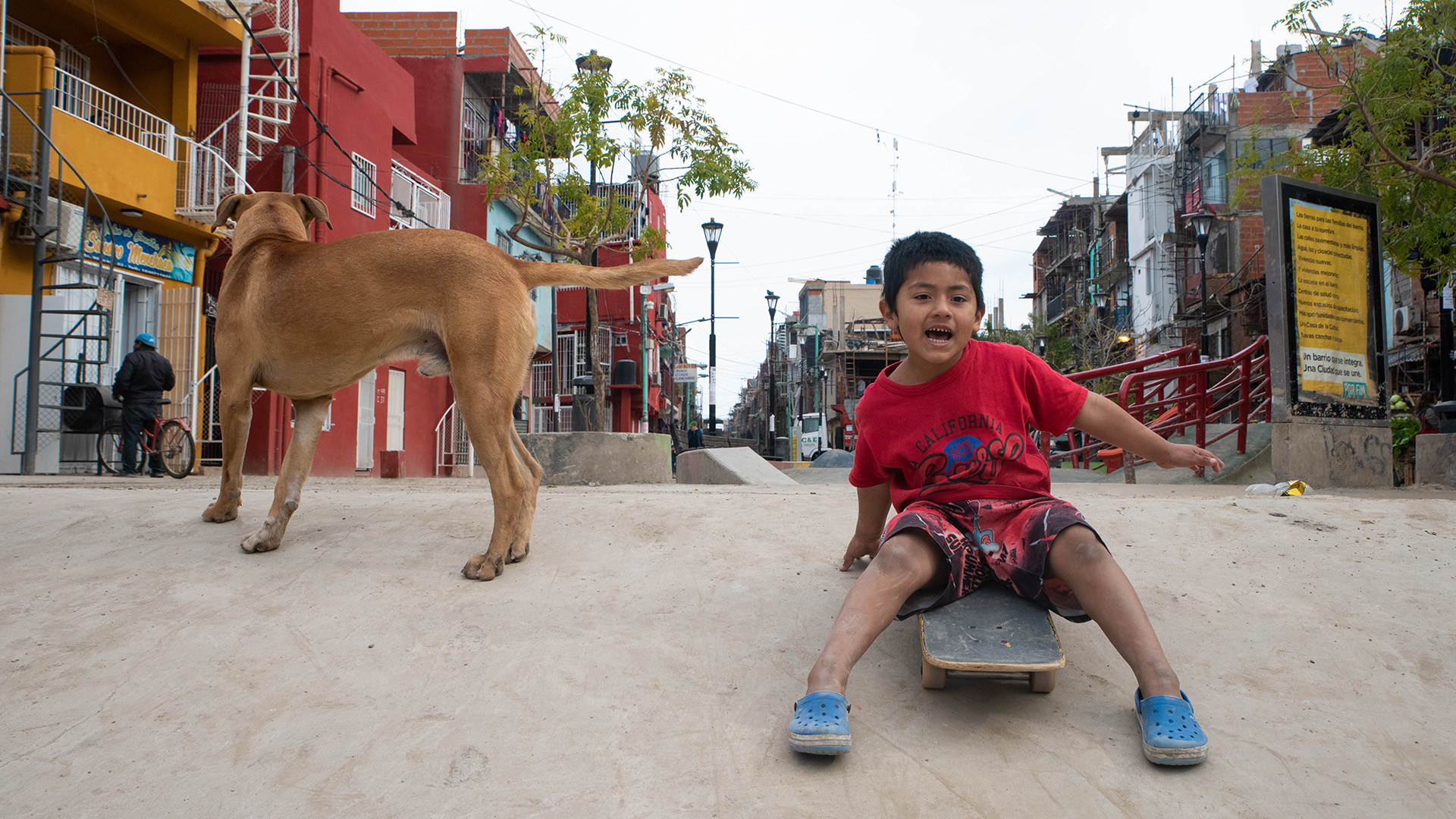 Al margen de mantenerlos alejados de la violencia, los expertos aseguran que el skate contribuye a la salud de los menores, a su desarrollo personal, y al de su comunidad