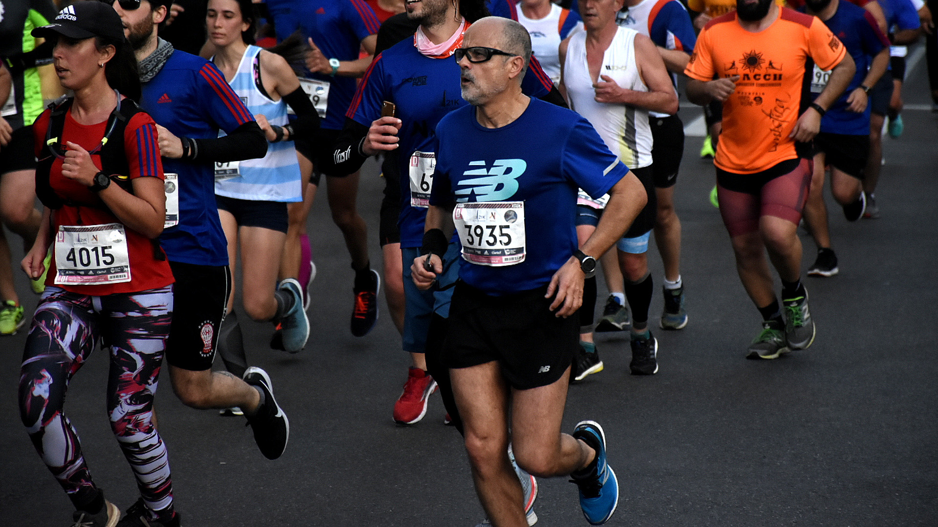 El periodista Daniel Arcucci, reconocido apasionado del running, participó de la media maratón