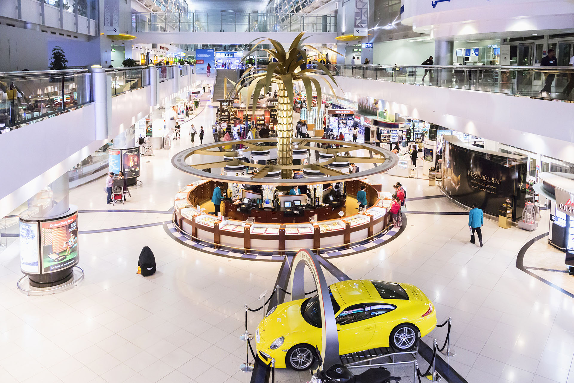 El aeropuerto internacional de Dubai es uno de los más atractivos del mundo. Las comodidades incluyen un jardín zen y servicio de masajes