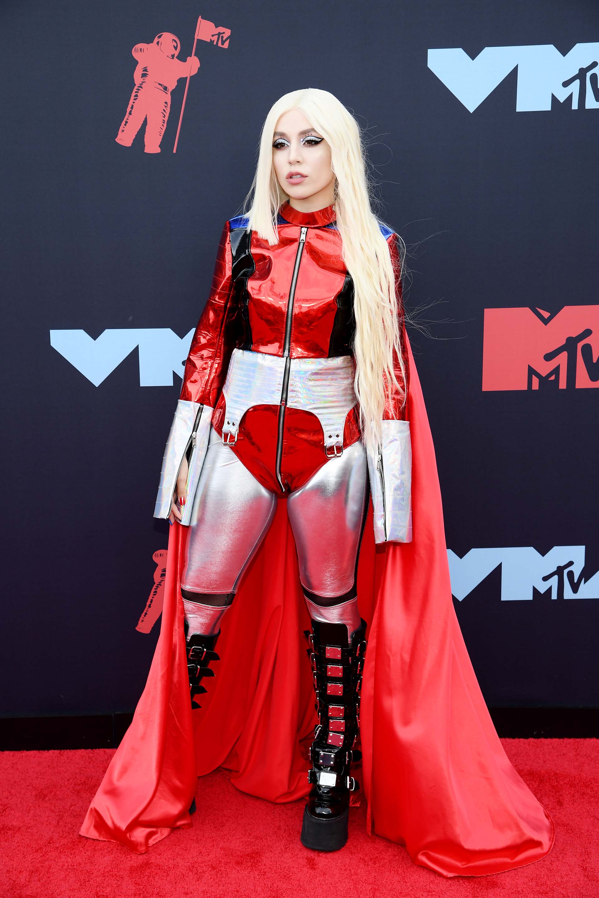 Ava Max, la cantante y compositora estadounidense, conocida por sus sencillos “Sweet but Psycho” y “So Am I”