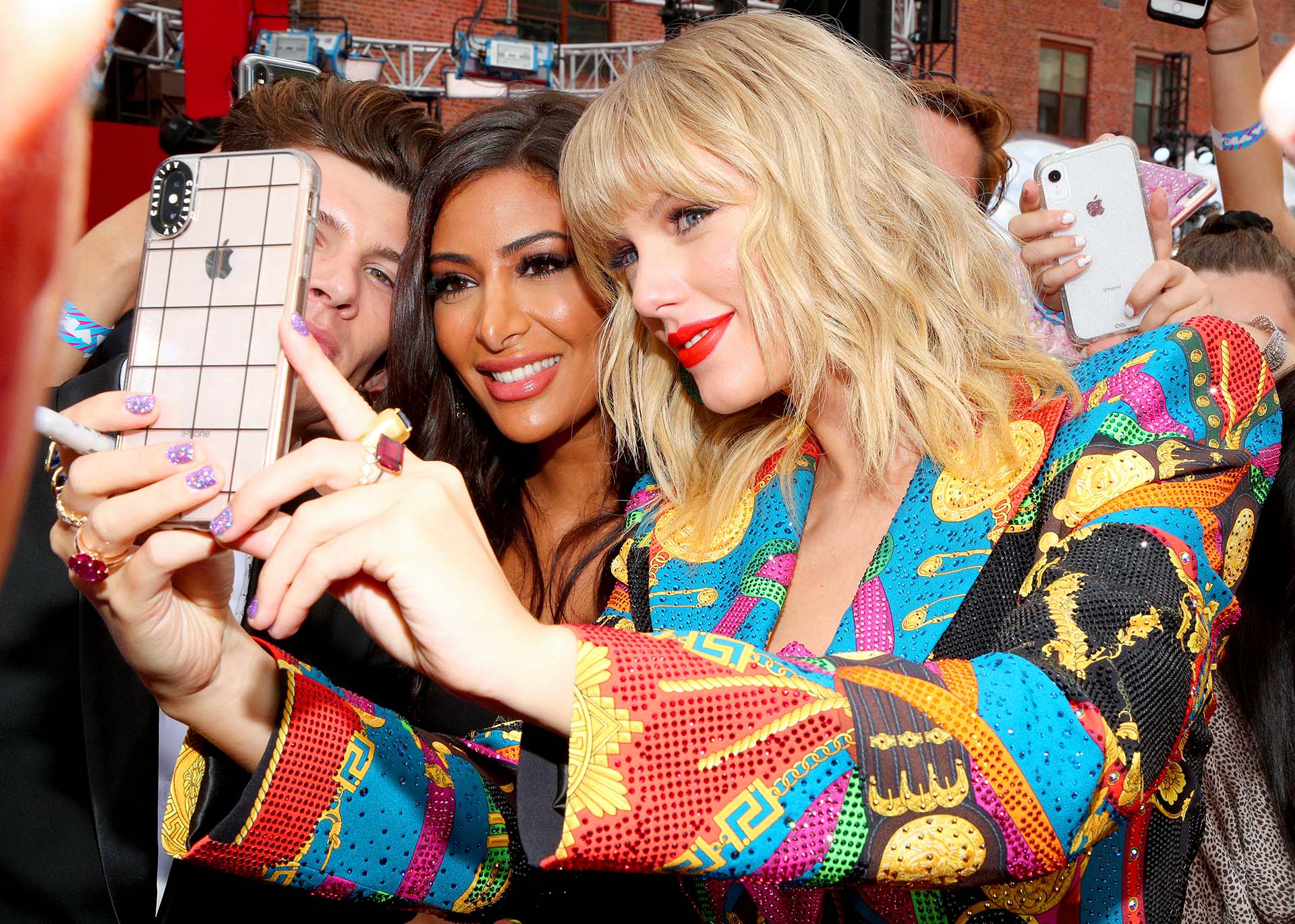 Taylor Swift se tomó selfies con sus fans en su entrada a los MTV Video Music Awards 2019