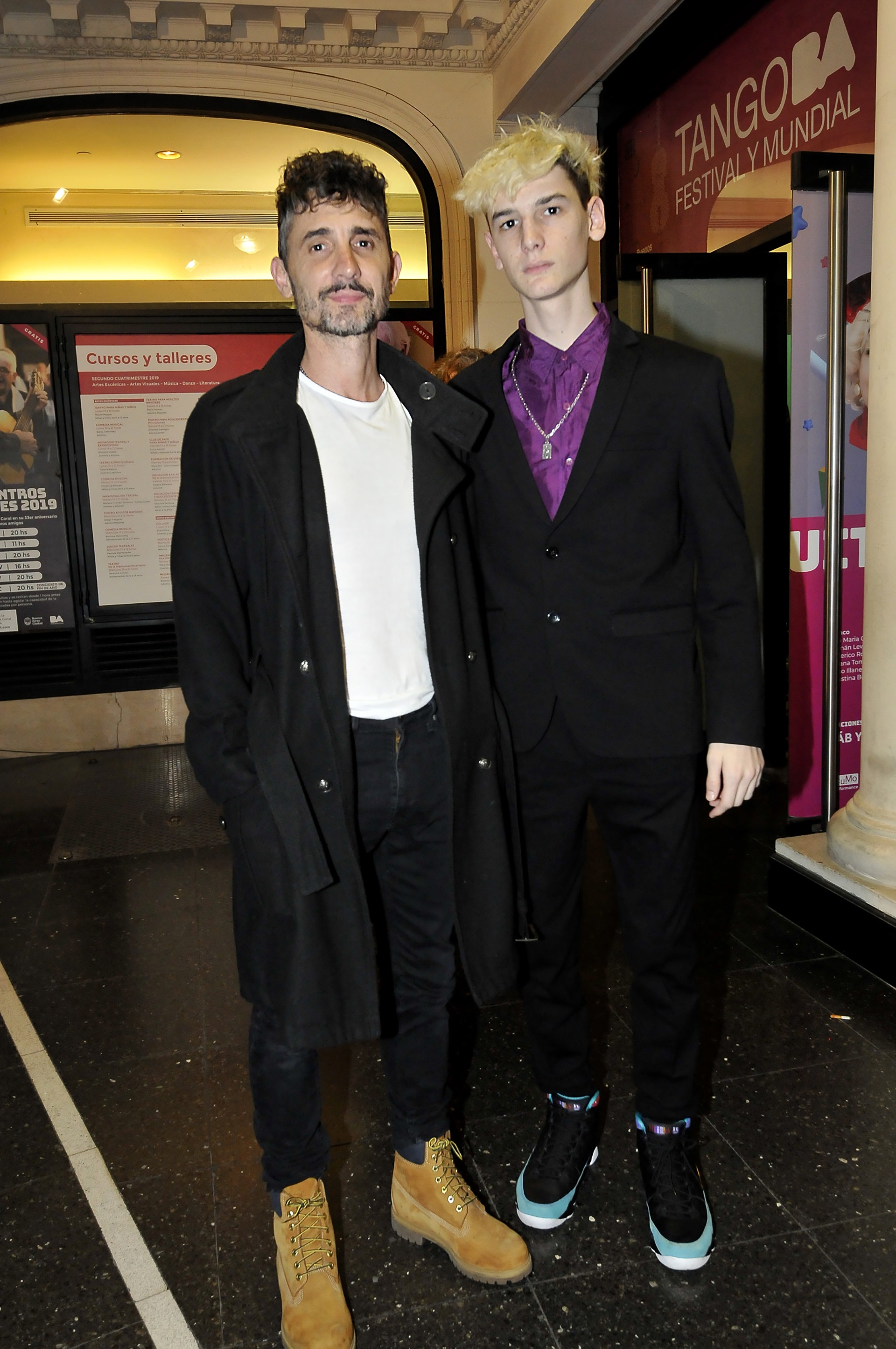 El actor Nahuel Mutti, el marido de Caratarina Spinetta, junto a su hijo, Angelo