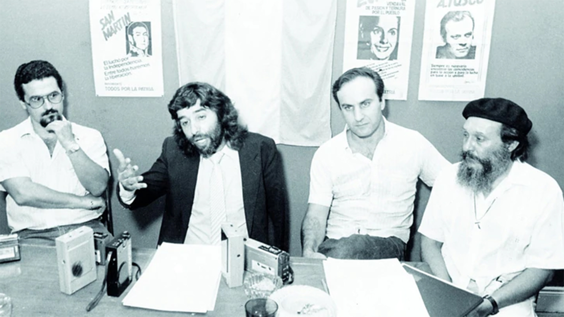 La mesa directiva del MTP poco antes del copamiento de La Tablada: Roberto Felicetti, Jorge Baños, Francisco Provenzano y Fray Antonio Puigjané. (RevistaGENTE/Archivo Atlántida)