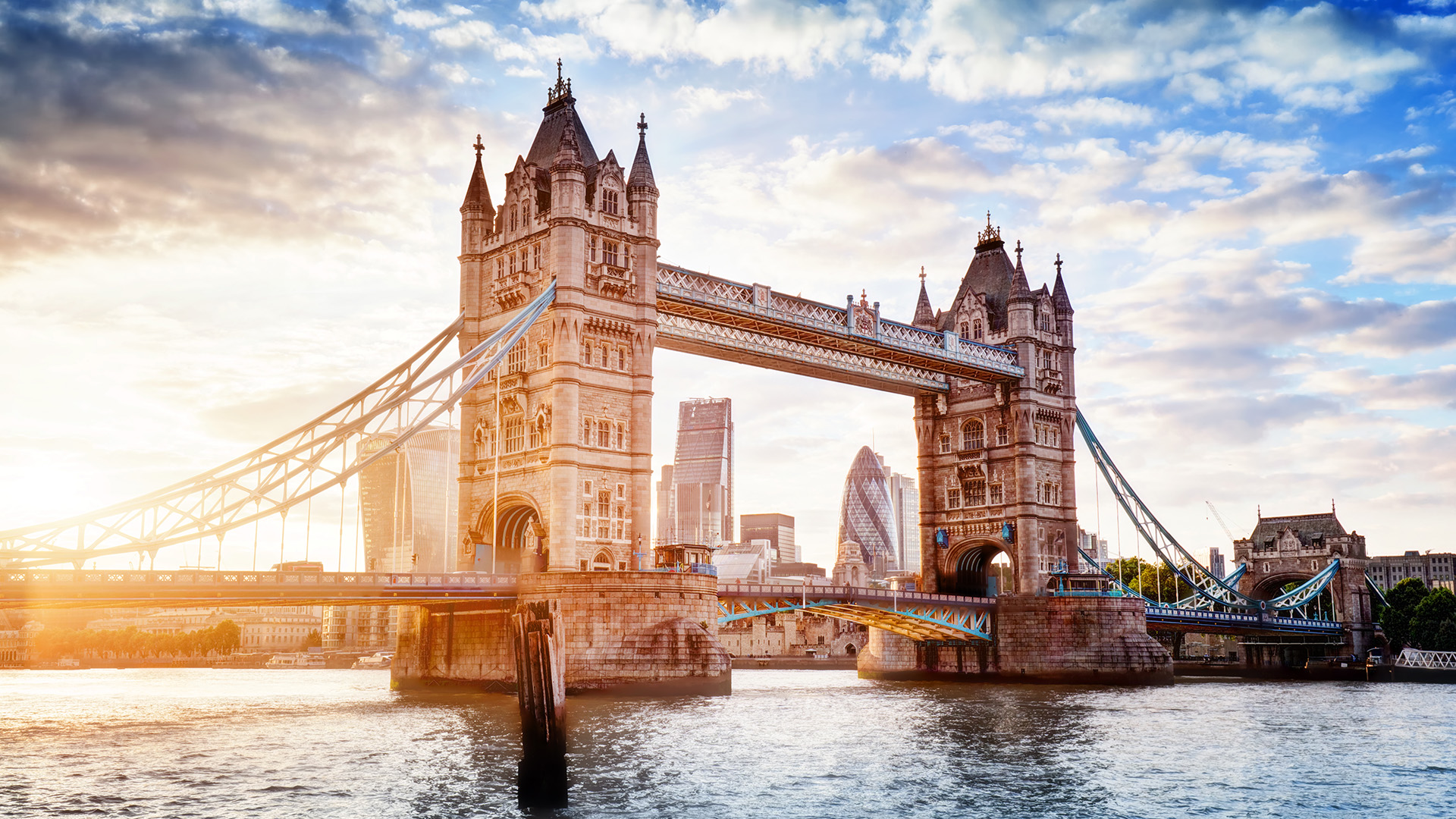 Desde el campo hasta la ciudad, hay muchas ofertas para unas vacaciones de lujo en Gran Bretaña. La ciudad de Londres en particular alberga varios hoteles de lujo, incluidos Claridge’s, The Connaught y The Dorchester