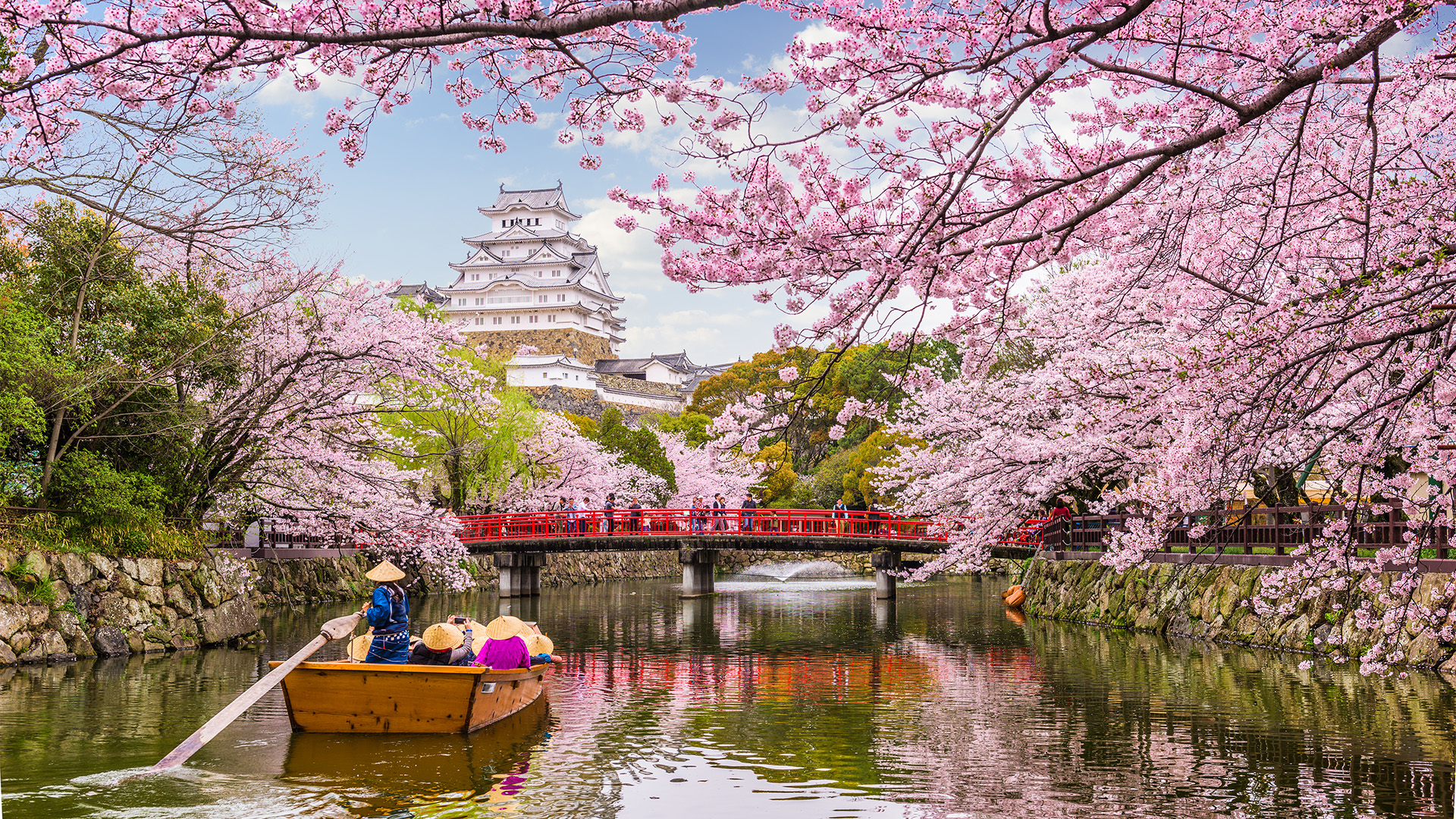 Nagano es el corazón montañoso de la isla principal de Japón, fácilmente accesible desde Tokio en tren bala. Los viajeros lo eligen porque alberga algunos de los mejores baños termales que Japón tiene para ofrecer. En invierno, se puede disfrutar del esquí y el snowboard de clase mundial