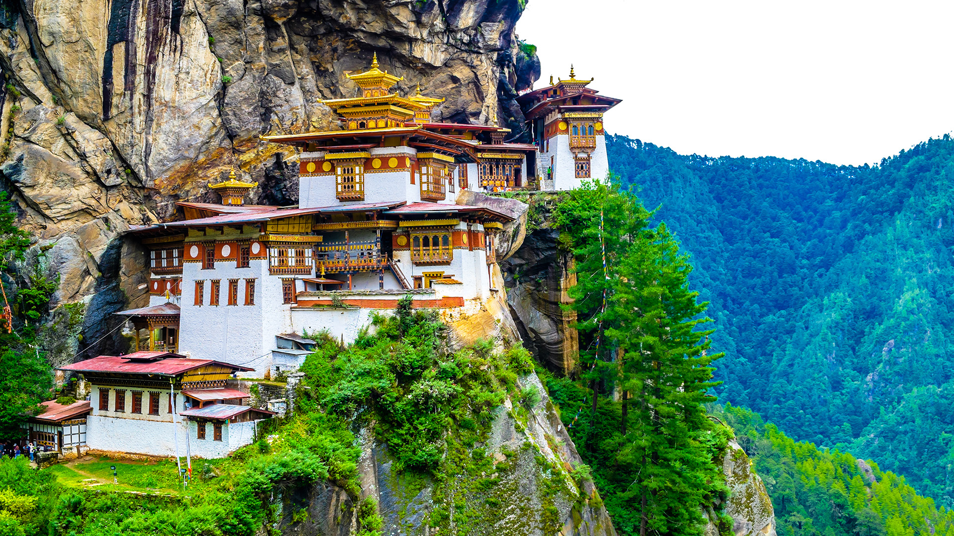 El país del sur de Asia ubicado en la cordillera del Himalaya y sin salida al mar es ideal para el viajero de lujo aventurero: Bután está hecho para el senderismo. Se organizan caminatas a muchos de los monasterios de la región, ciclismo de montaña a lo largo de pasos de montaña y participación en torneos de tiro con arco