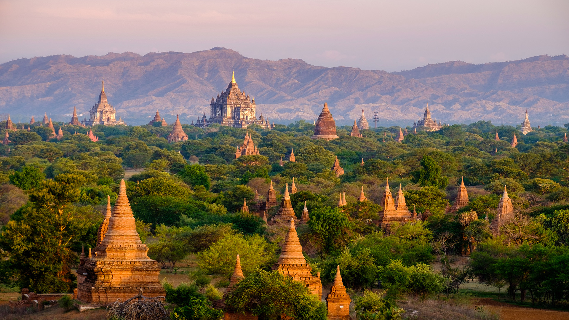 Myanmar histórico ofrece mucho para unas vacaciones de lujo: viajes en barco a lo largo del Irrawaddy entre Yangon y Bagan, así como refugios de élite en la playa de Ngapali