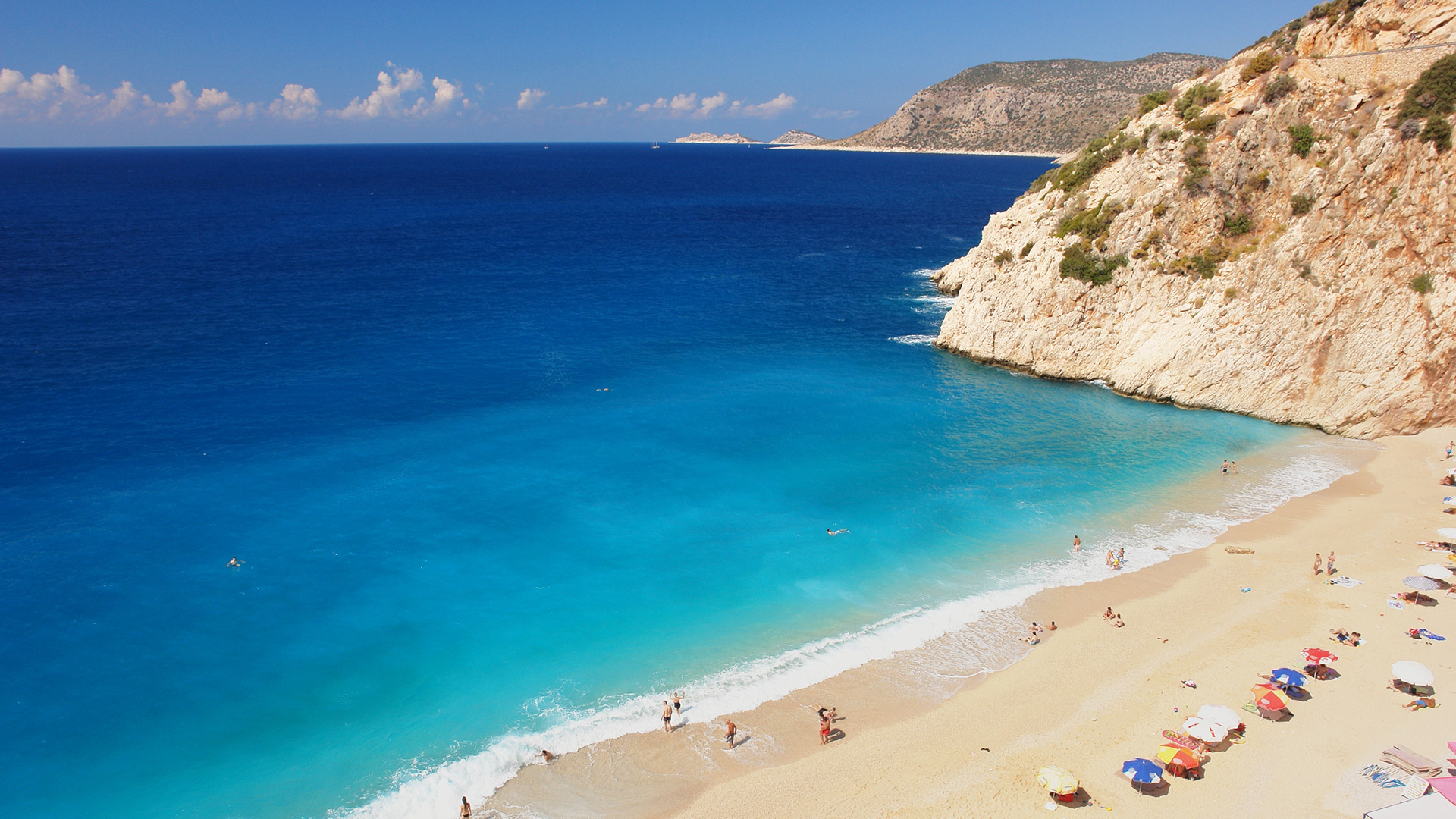 Con el Egeo turco de vuelta en el mapa, sus mares turquesas, playas secretas y exclusivos bares y clubes están alcanzando los intereses de los amantes del descanso de playa glamoroso